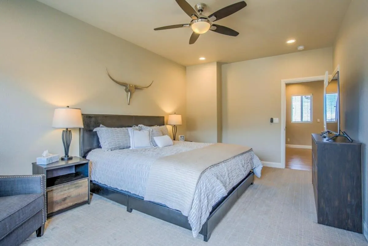 4BD Pikes Peak Views Minutes to Hiking & Dining