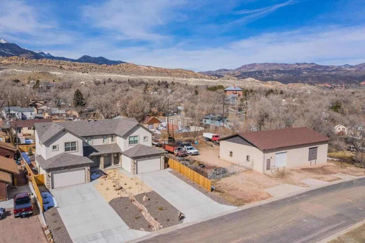 4BD Pikes Peak Views Minutes to Hiking & Dining