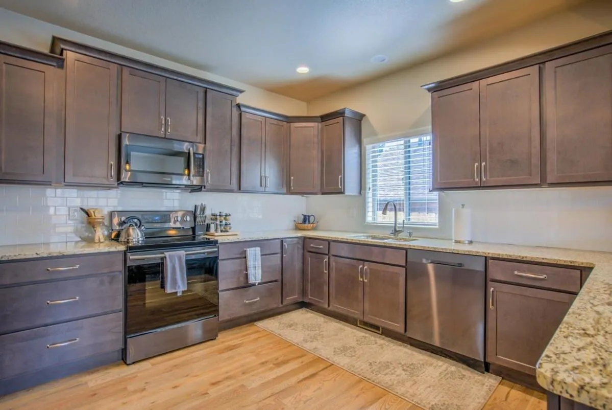 4BD Pikes Peak Views Minutes to Hiking & Dining