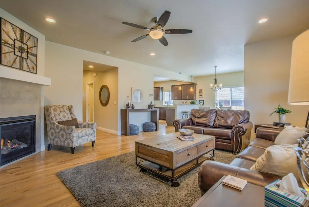 4BD Pikes Peak Views Minutes to Hiking & Dining