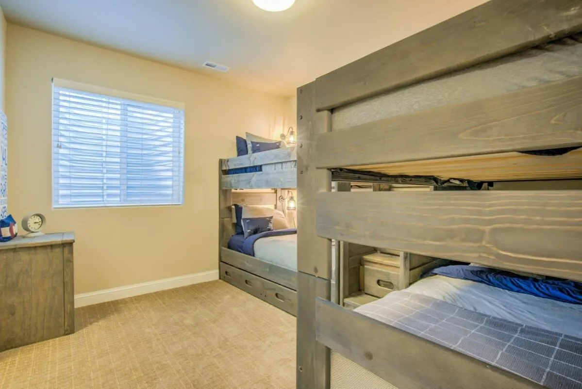 4BD Pikes Peak Views Minutes to Hiking & Dining