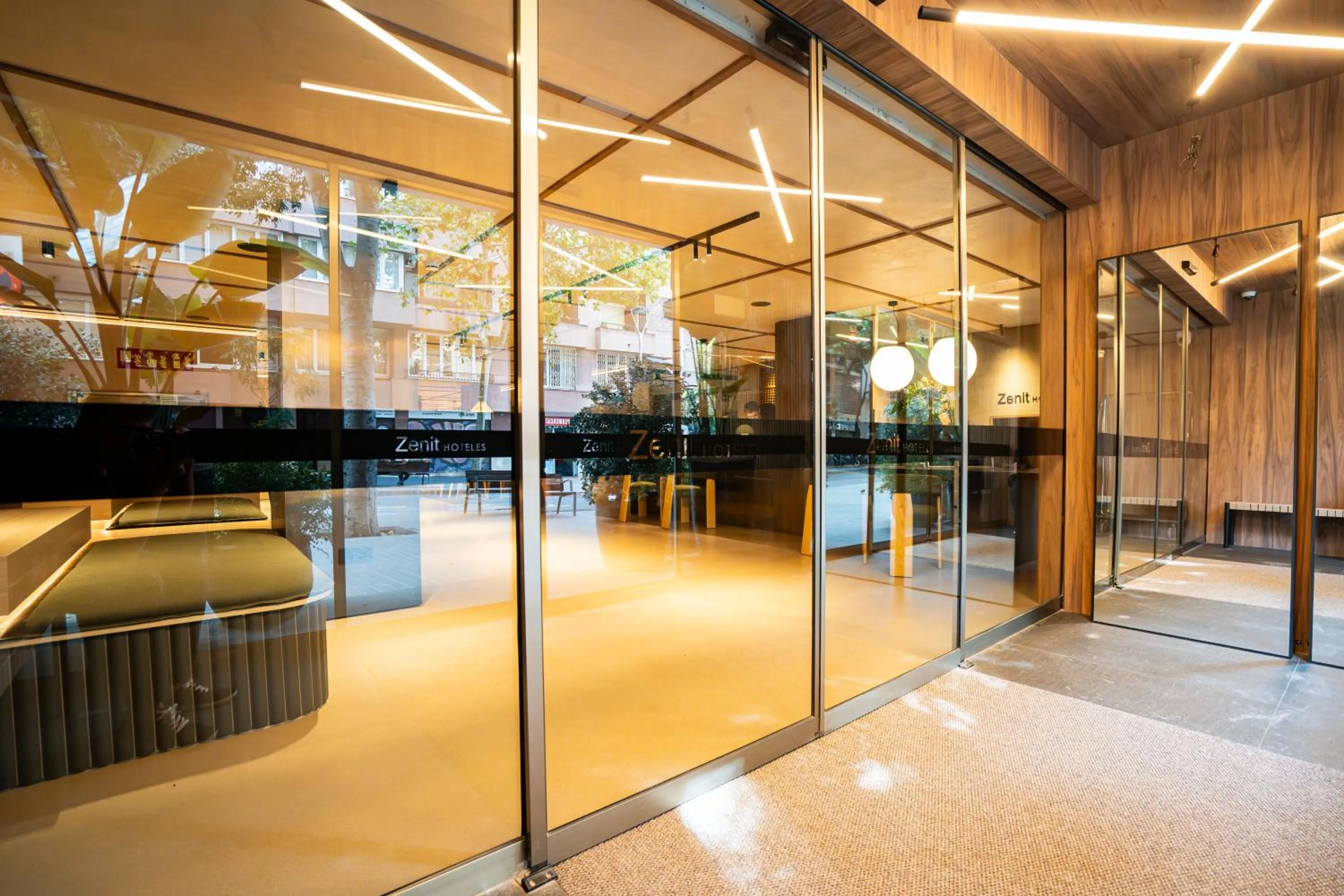 Lobby or reception in Zenit Borrell