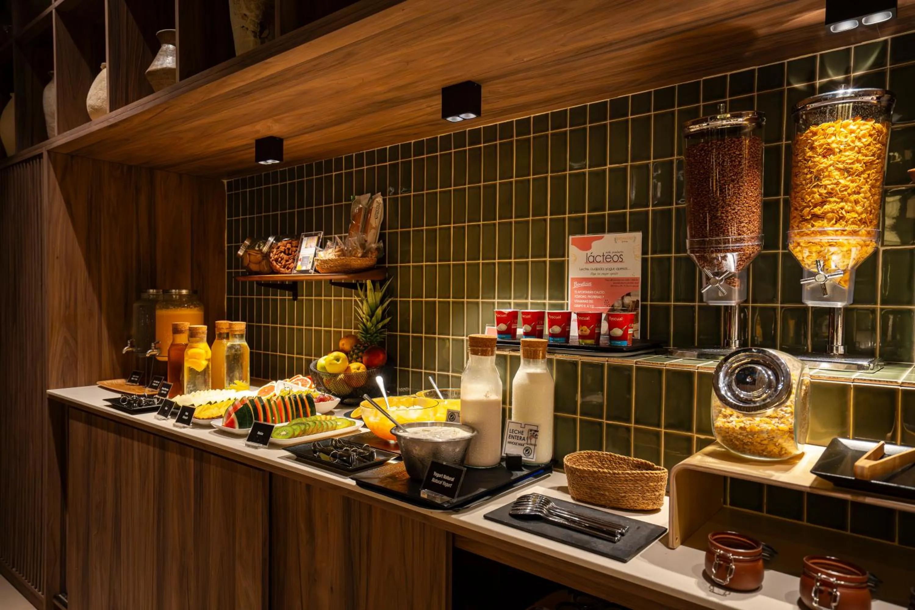 Buffet breakfast in Zenit Borrell