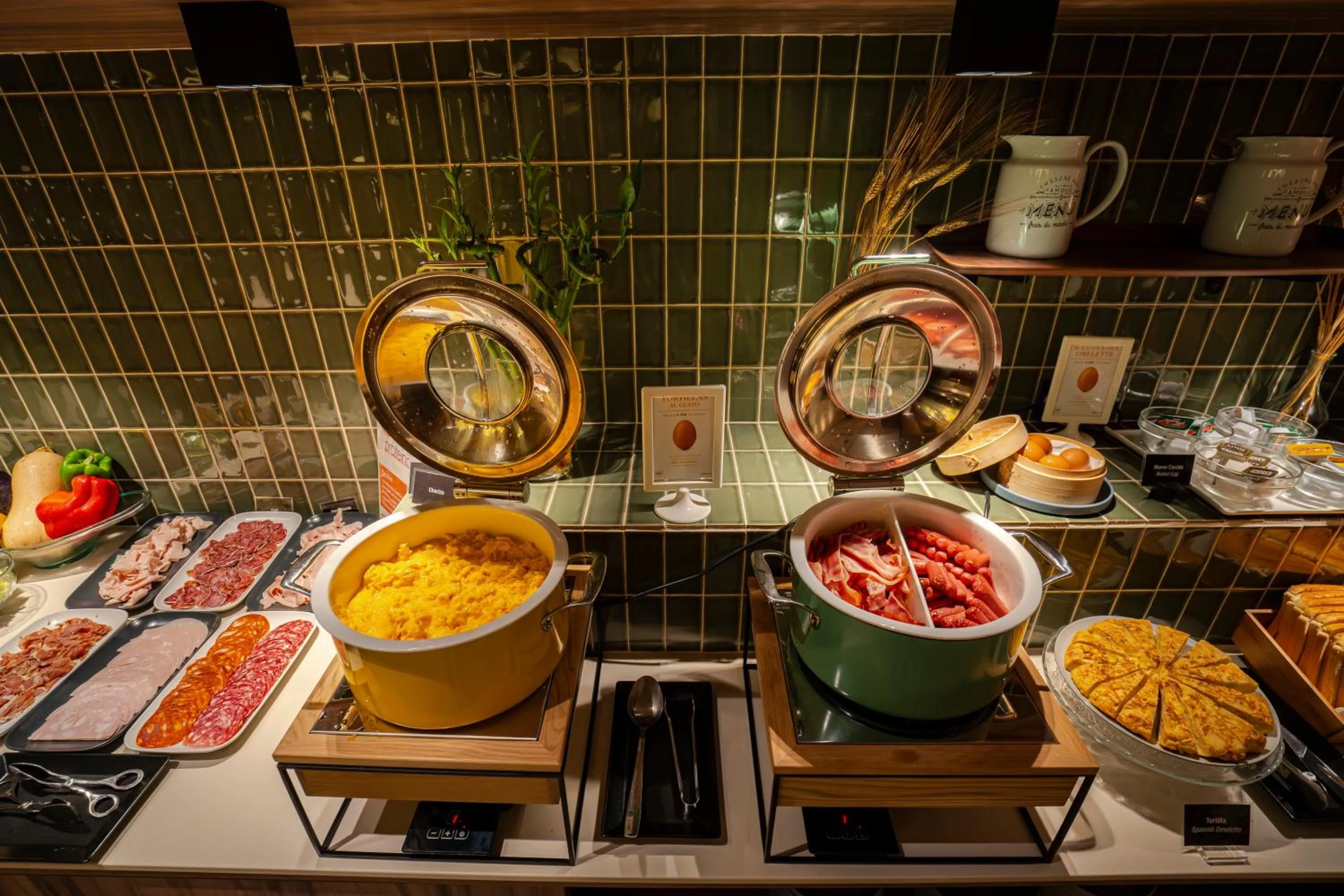 Buffet breakfast in Zenit Borrell