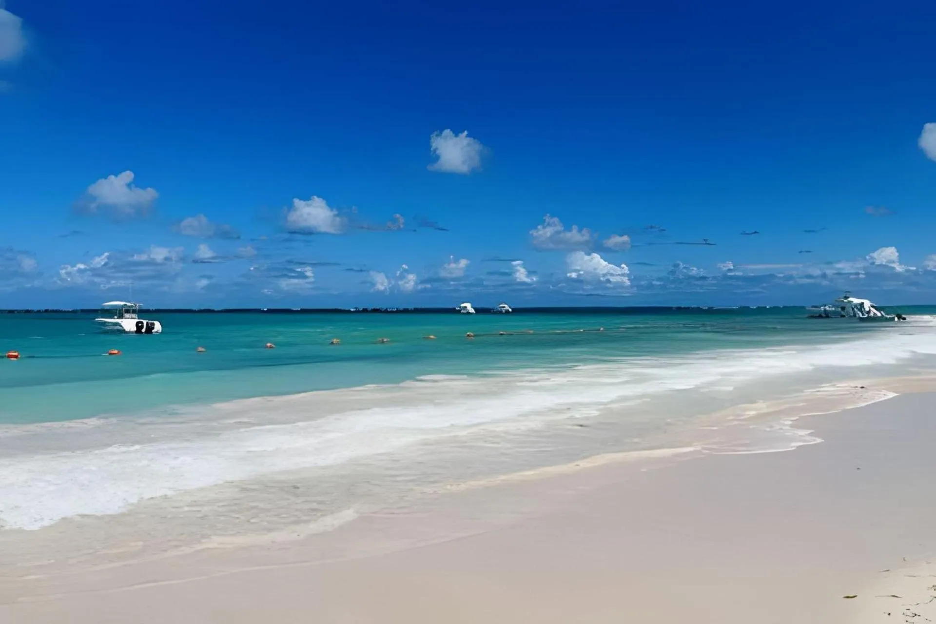 Beach in El Dorado Apartment 1bedroom walking distance from Playa Bavaro