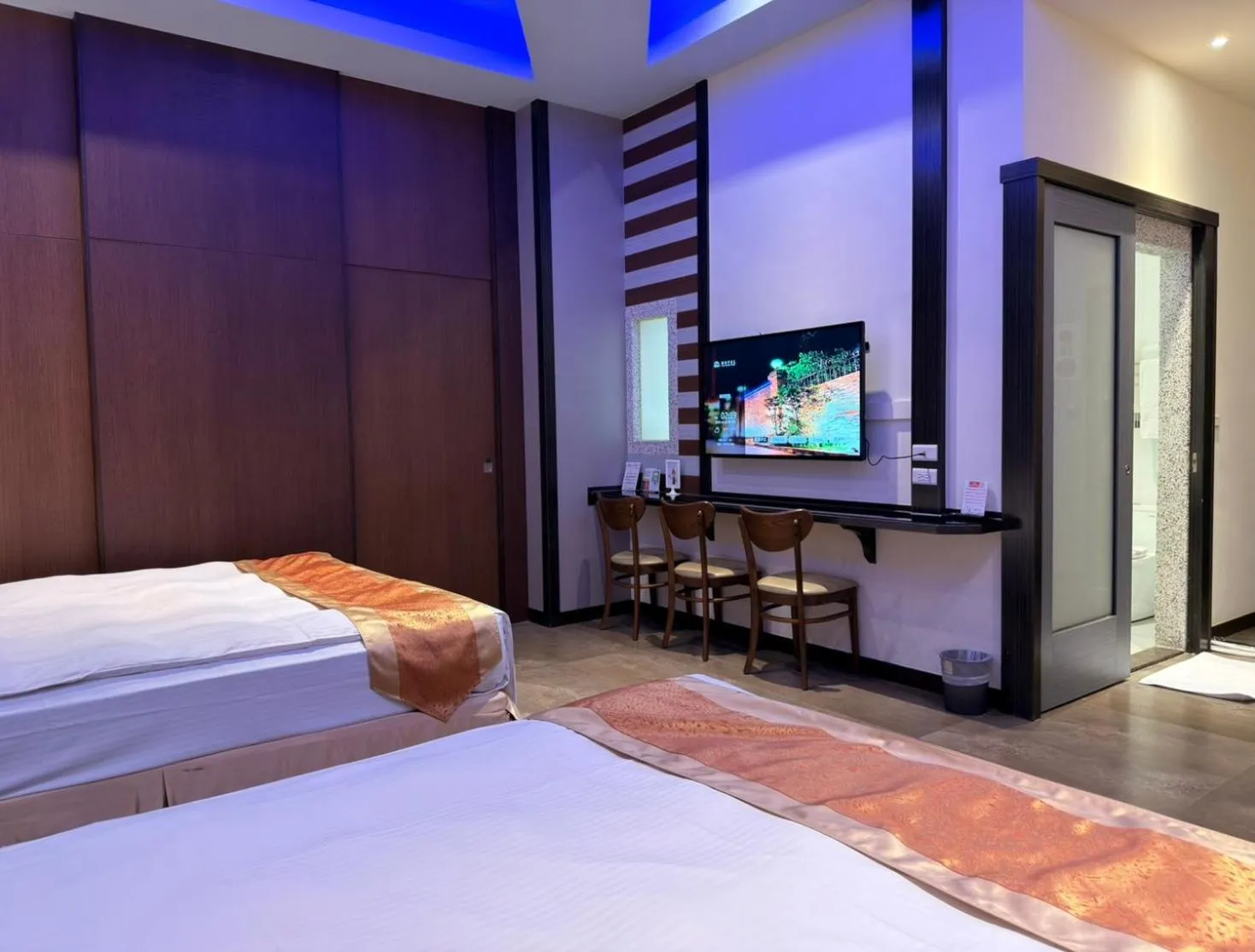 Photo of the whole room, Bed in Wei Feng Exquisite Motel Pintung Branch