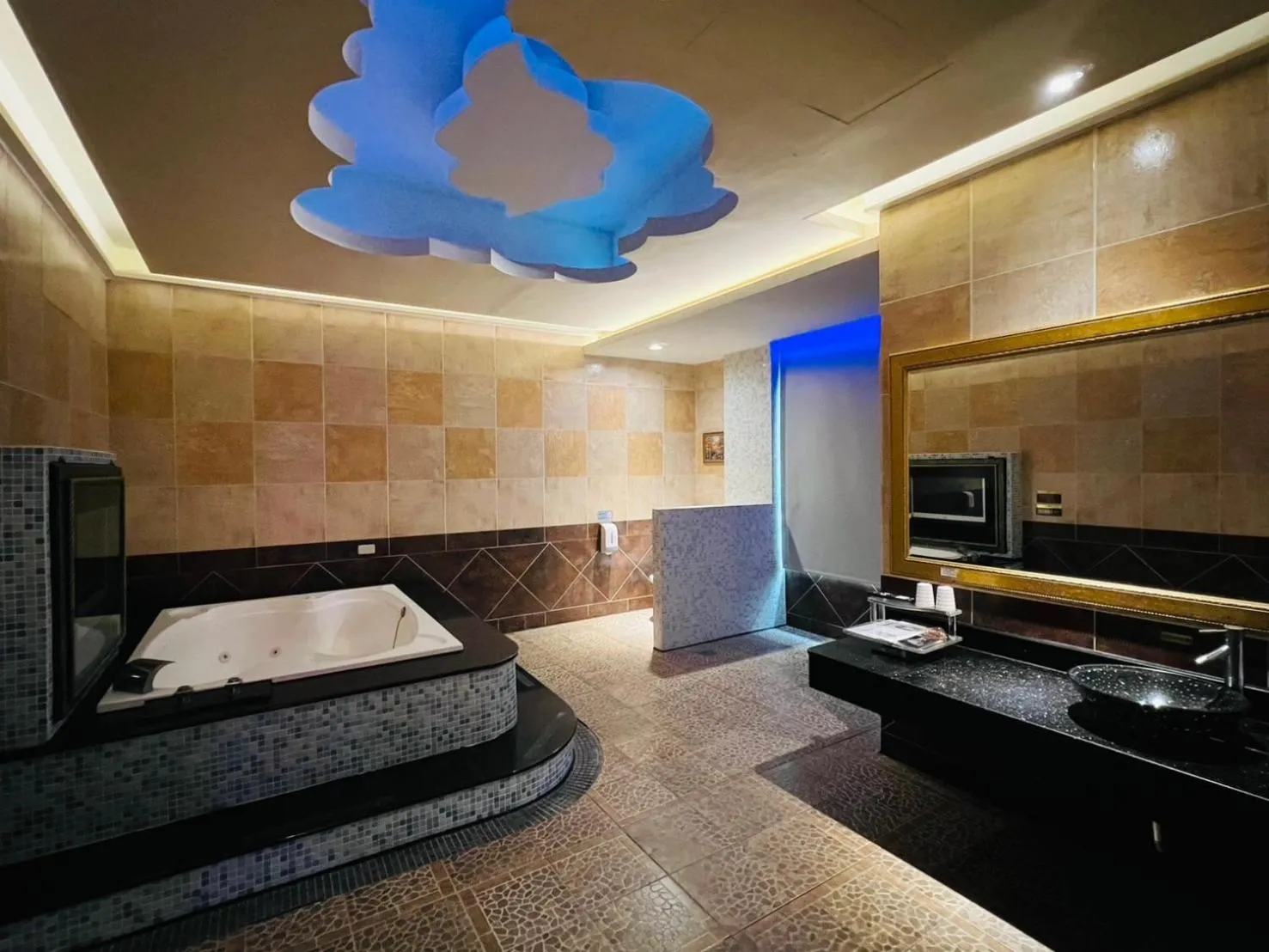 Bathroom, Bed in Wei Feng Exquisite Motel Pintung Branch