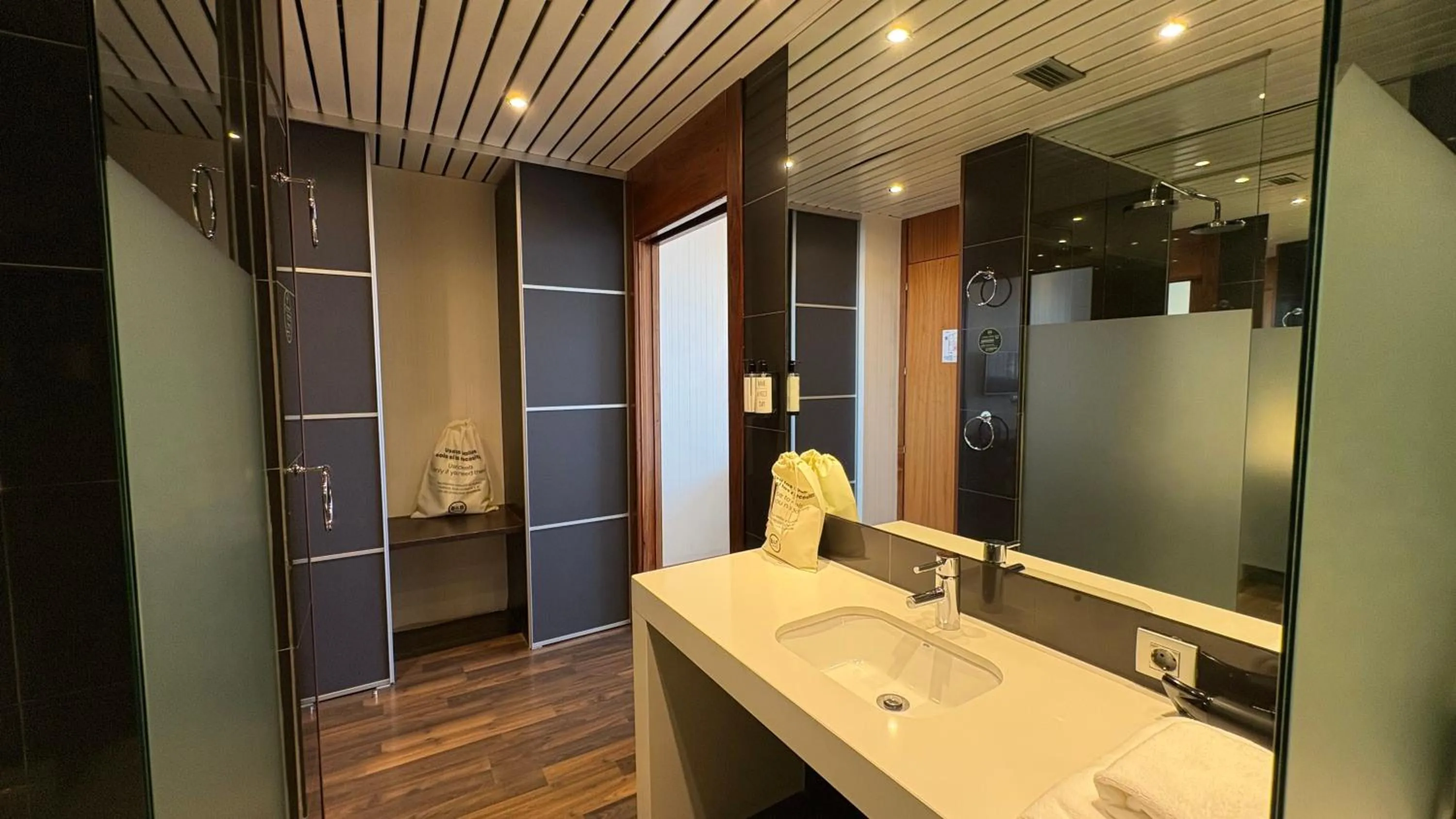 Bathroom in B&B HOTEL Burgos