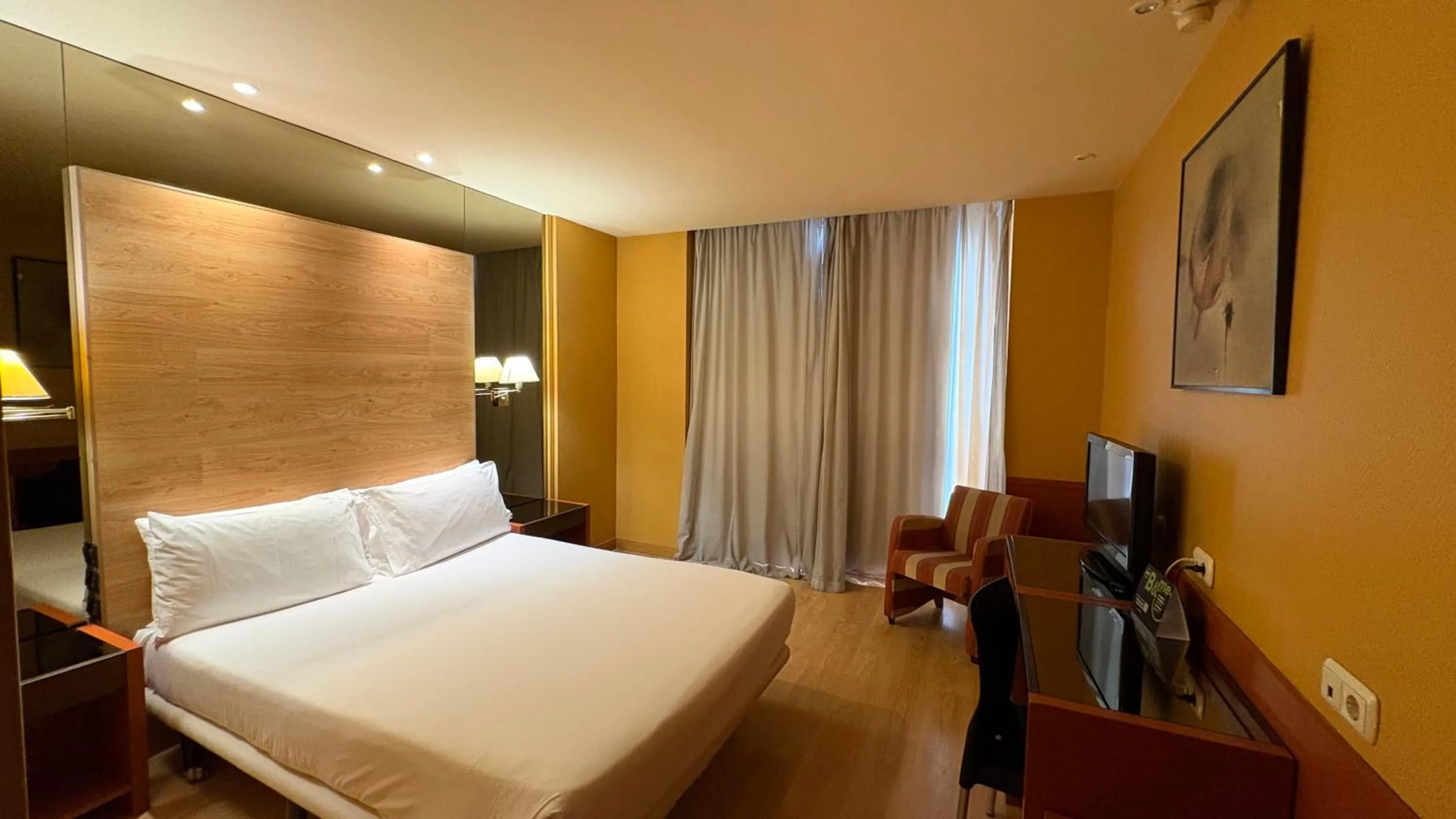 Bedroom, Bed in B&B HOTEL Burgos