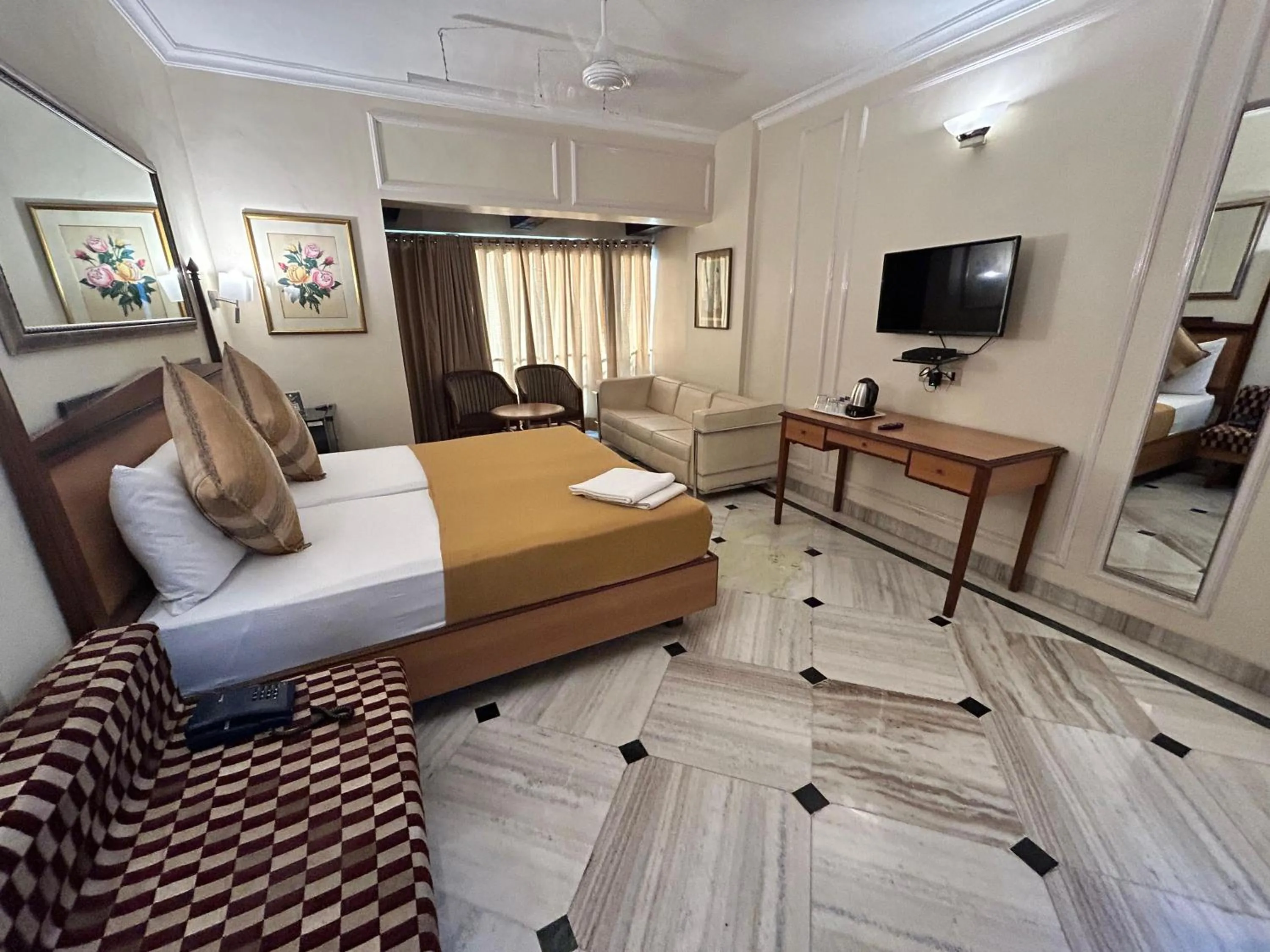 Bed in Royal Park Hotel Dockyard