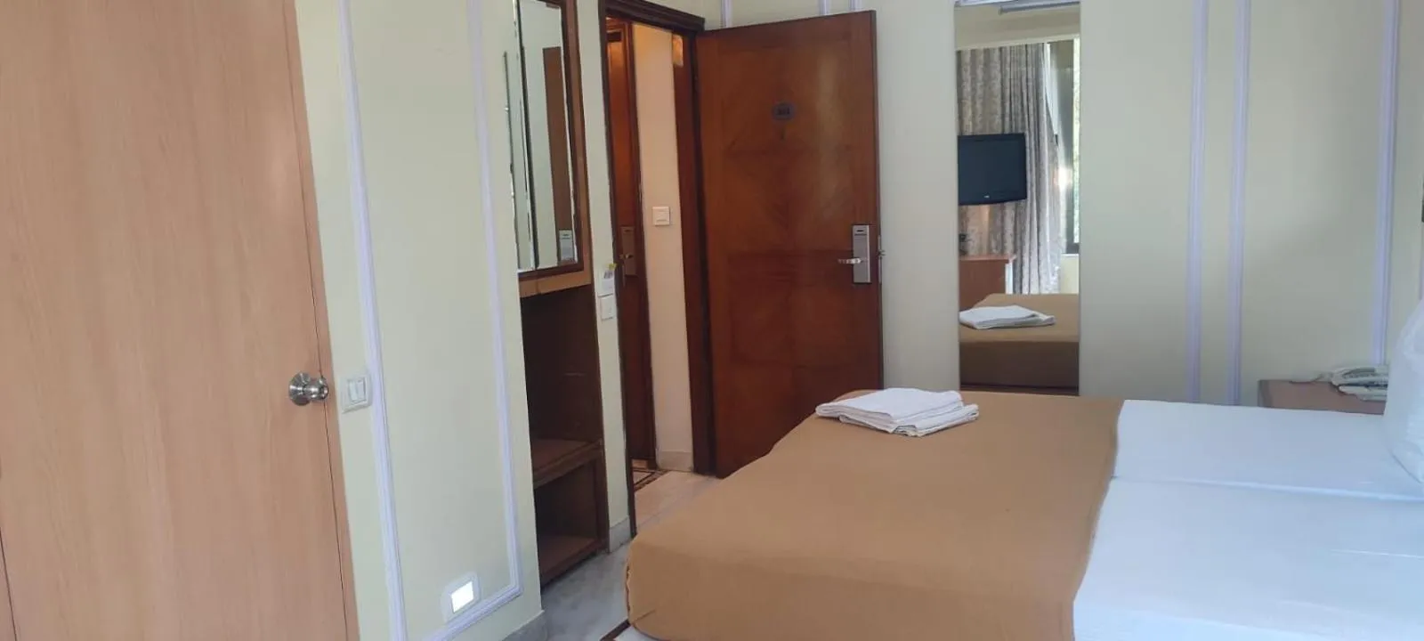 Bed in Royal Park Hotel Dockyard