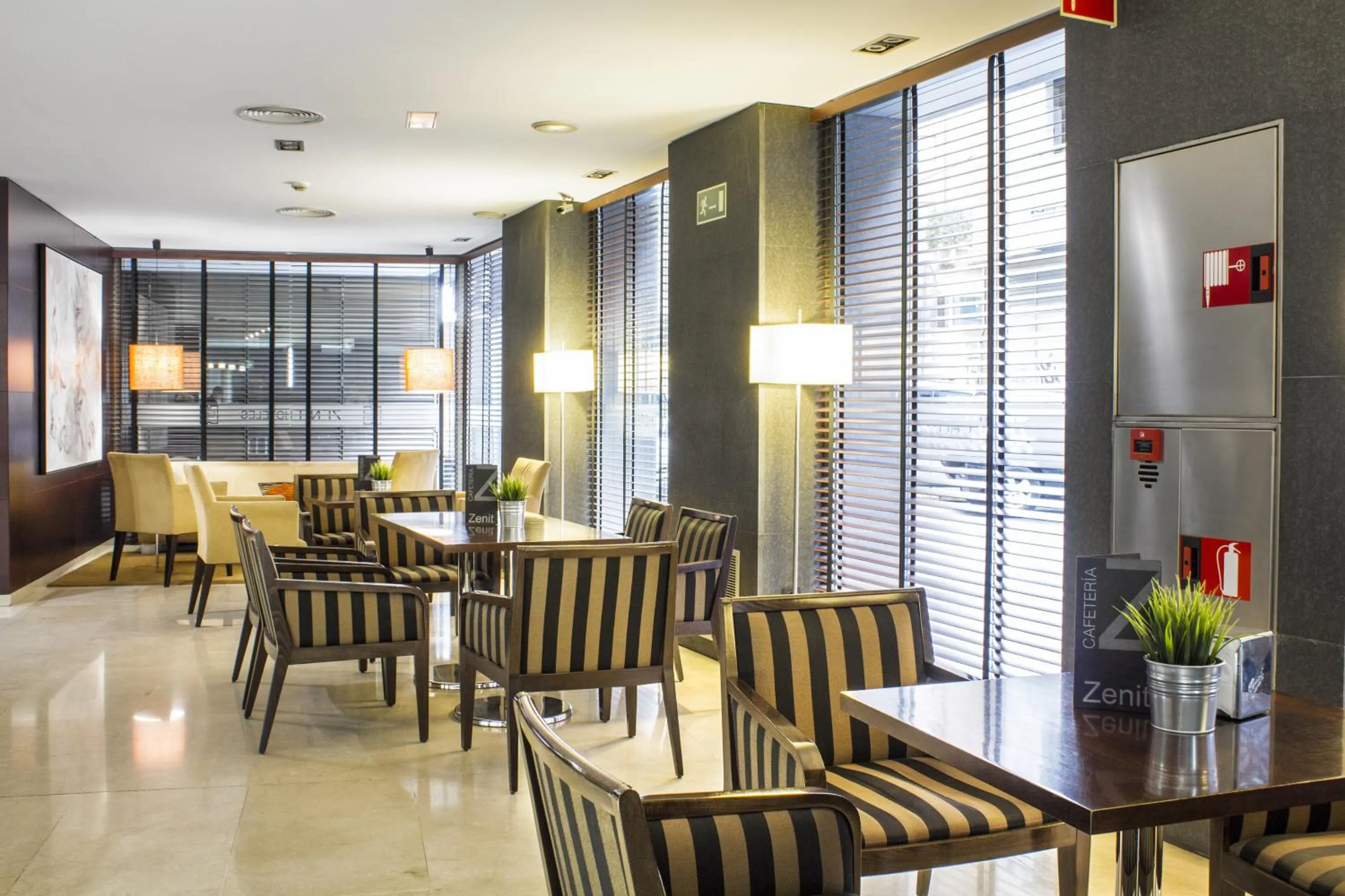 Lounge or bar in Zenit Lleida