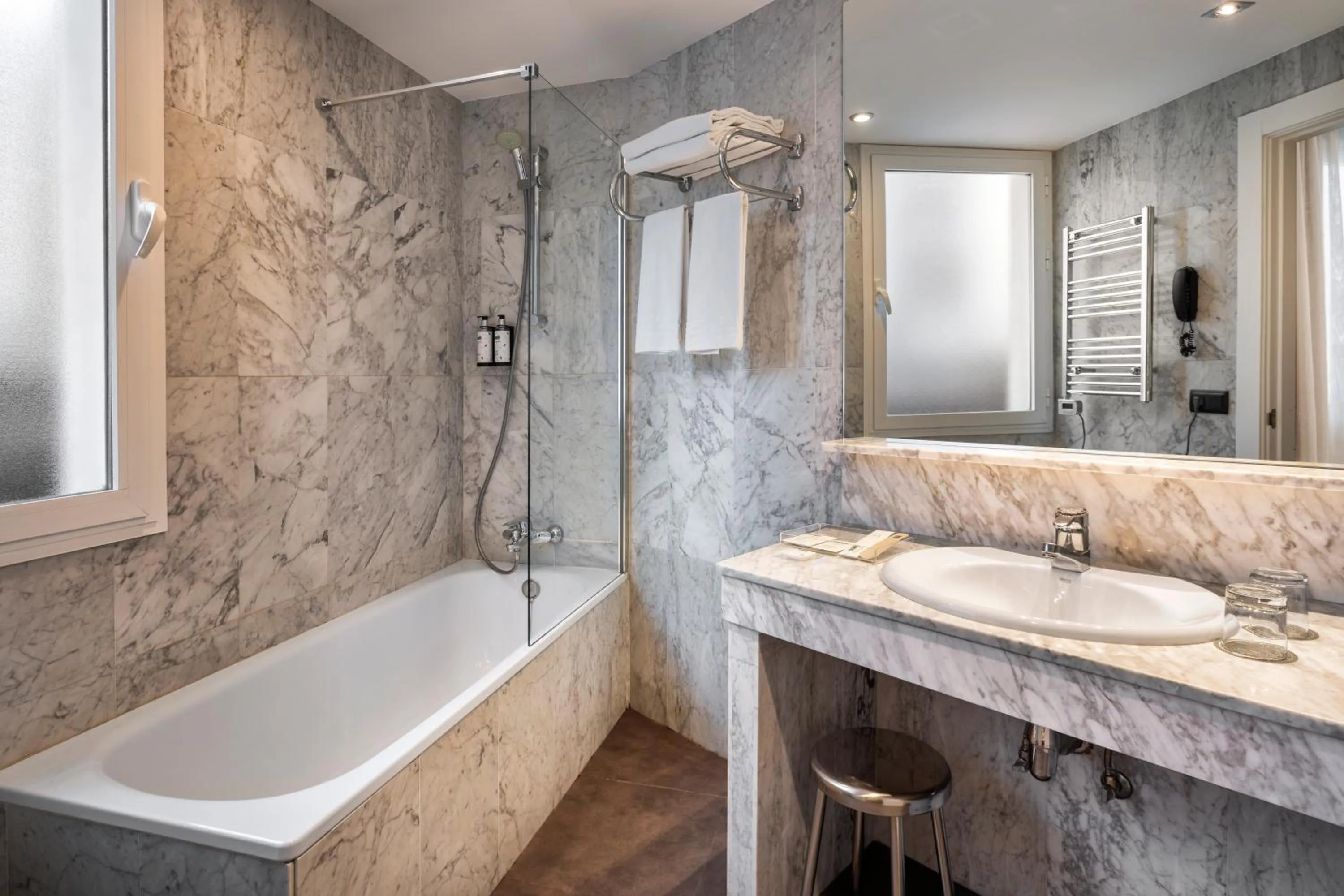 Bathroom in Catalonia Giralda