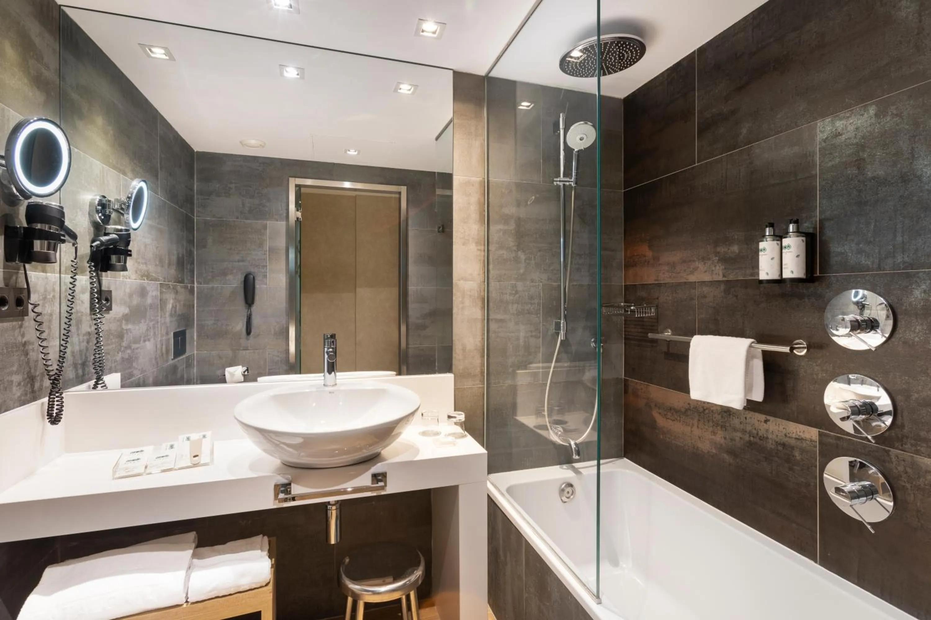 Shower in Catalonia Giralda