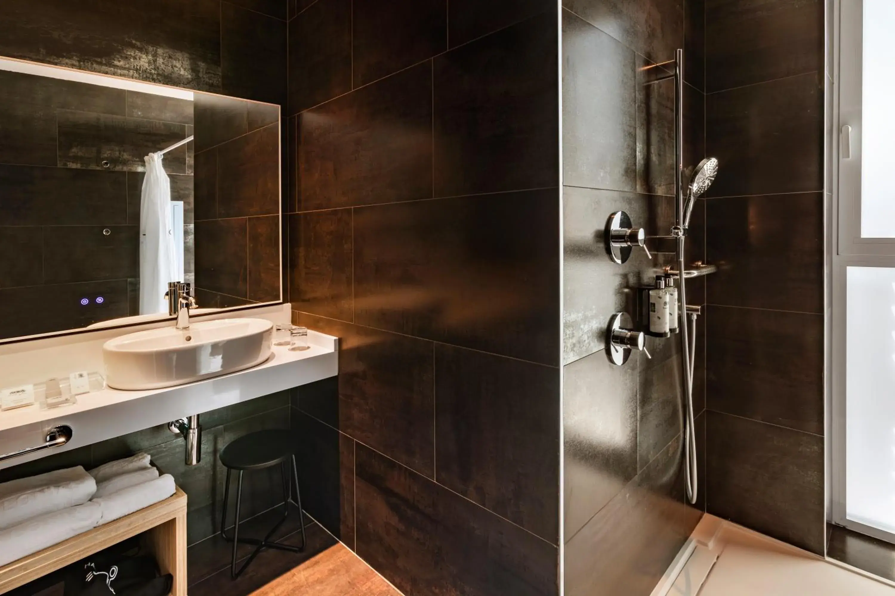 Triple Room (2 Adults + 1 Child) in Catalonia Giralda Triple Room (2 Adults + 1 Child) in Catalonia Giralda