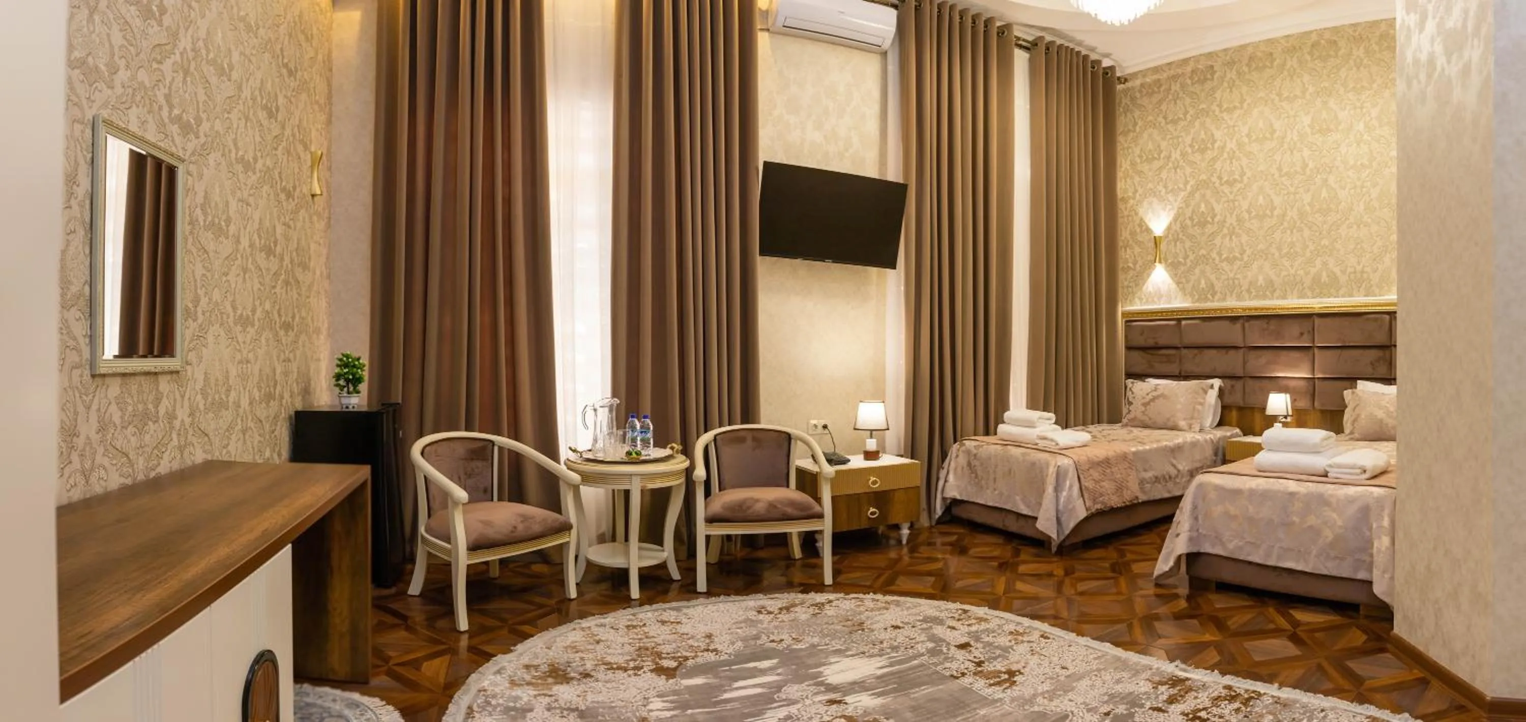 Photo of the whole room, Bed in Renaissance Boutique Hotel