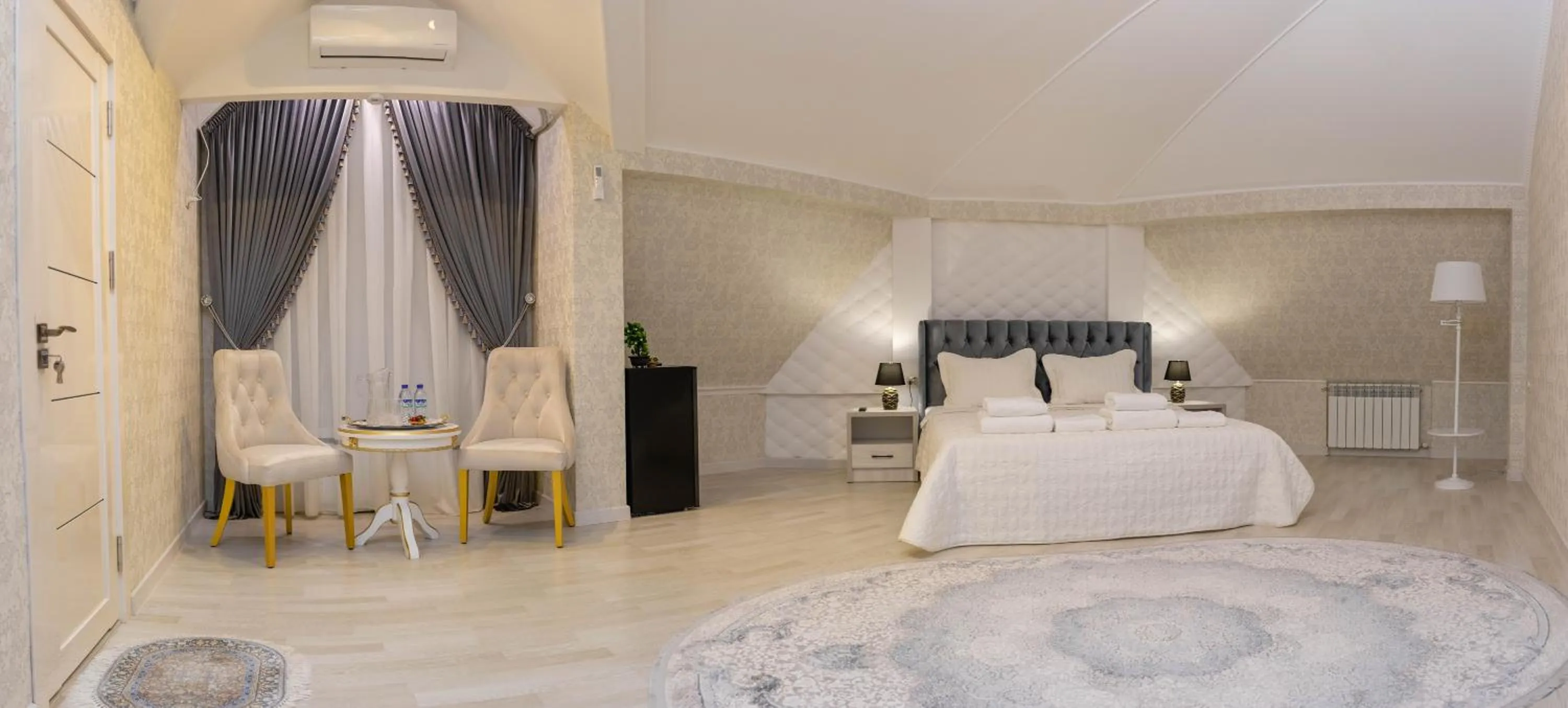 Photo of the whole room, Bed in Renaissance Boutique Hotel