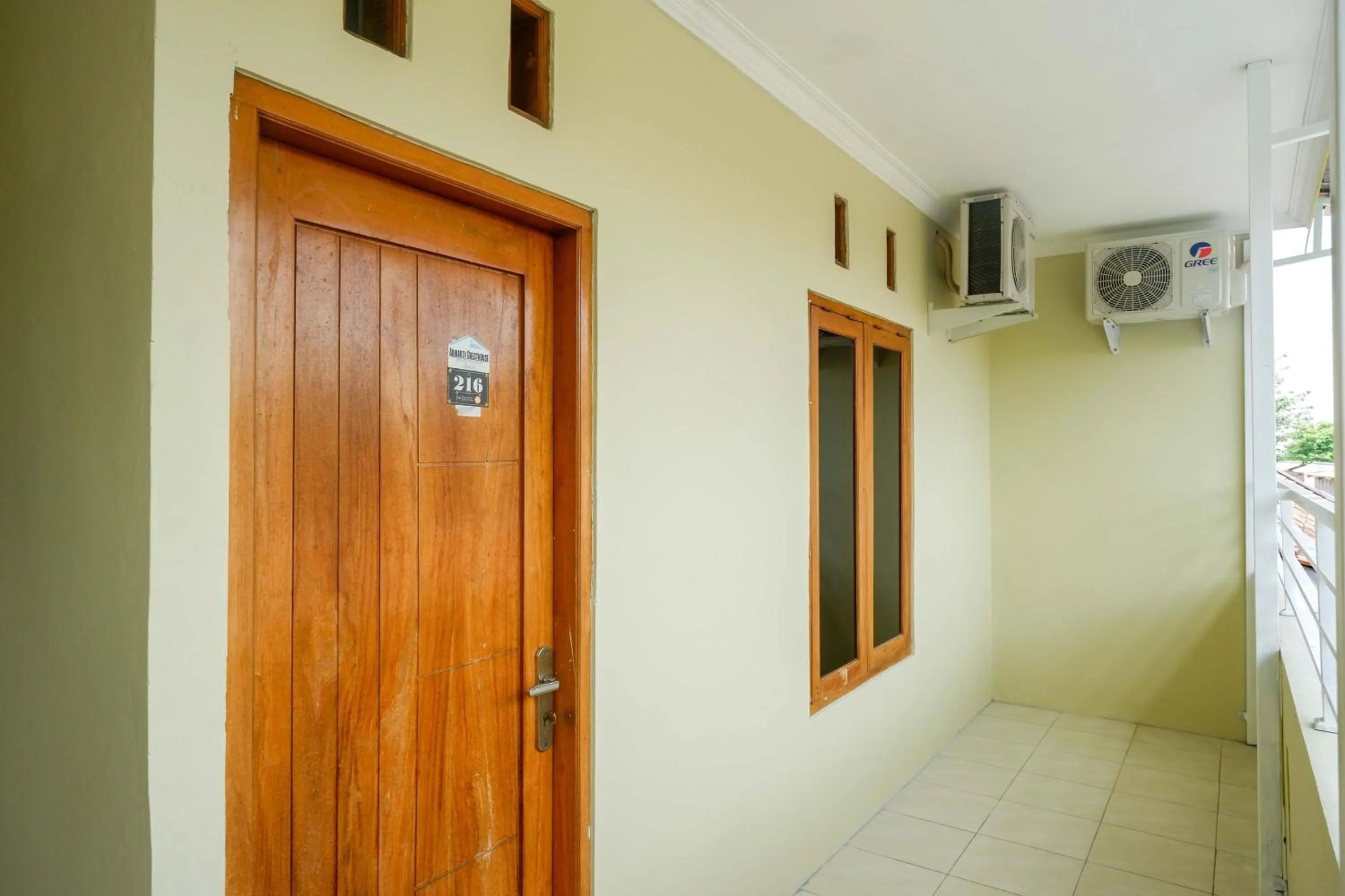 Facade/entrance in RedDoorz at Pakuncen Malioboro Yogyakarta