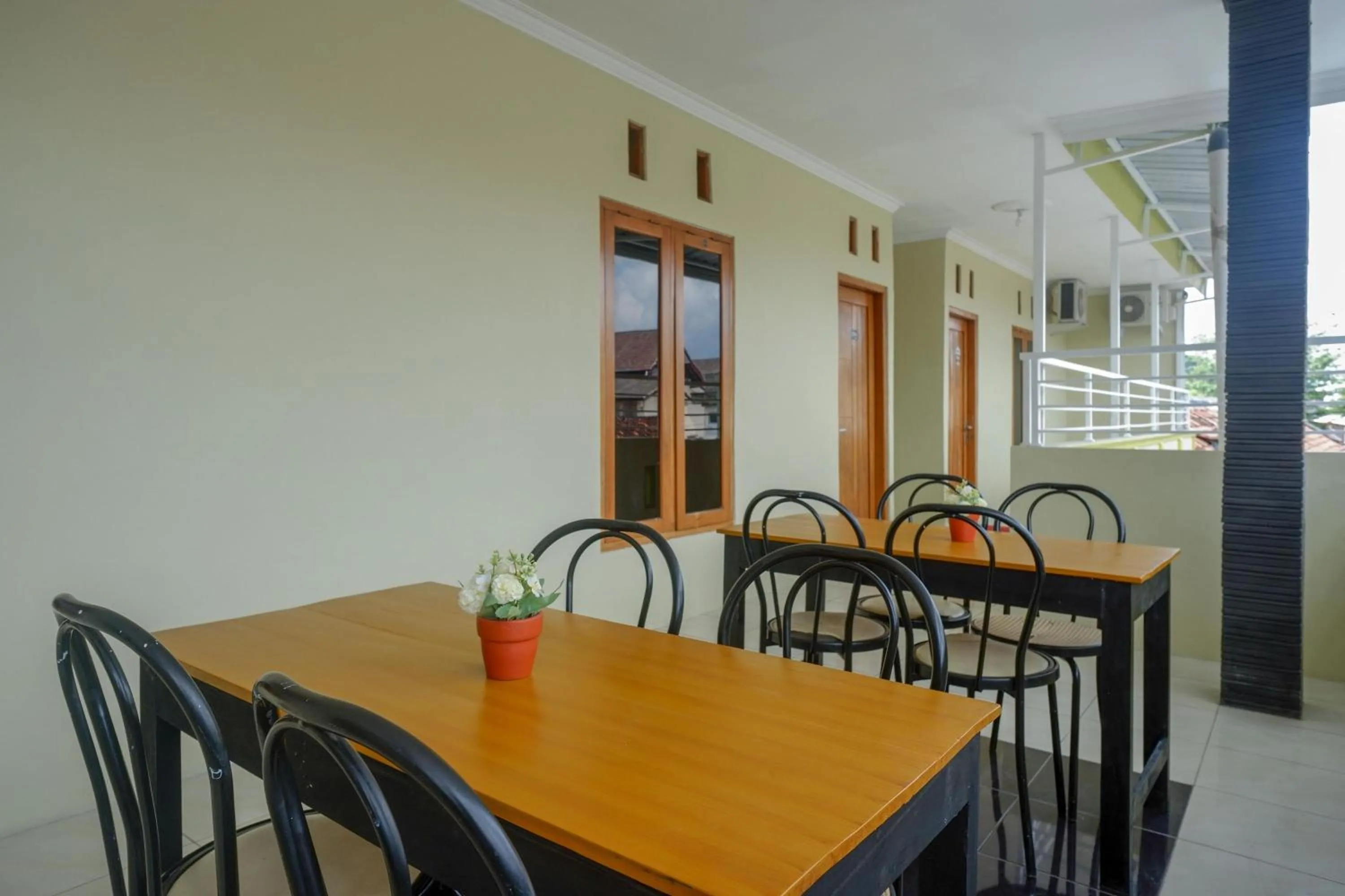 Restaurant/places to eat in RedDoorz at Pakuncen Malioboro Yogyakarta