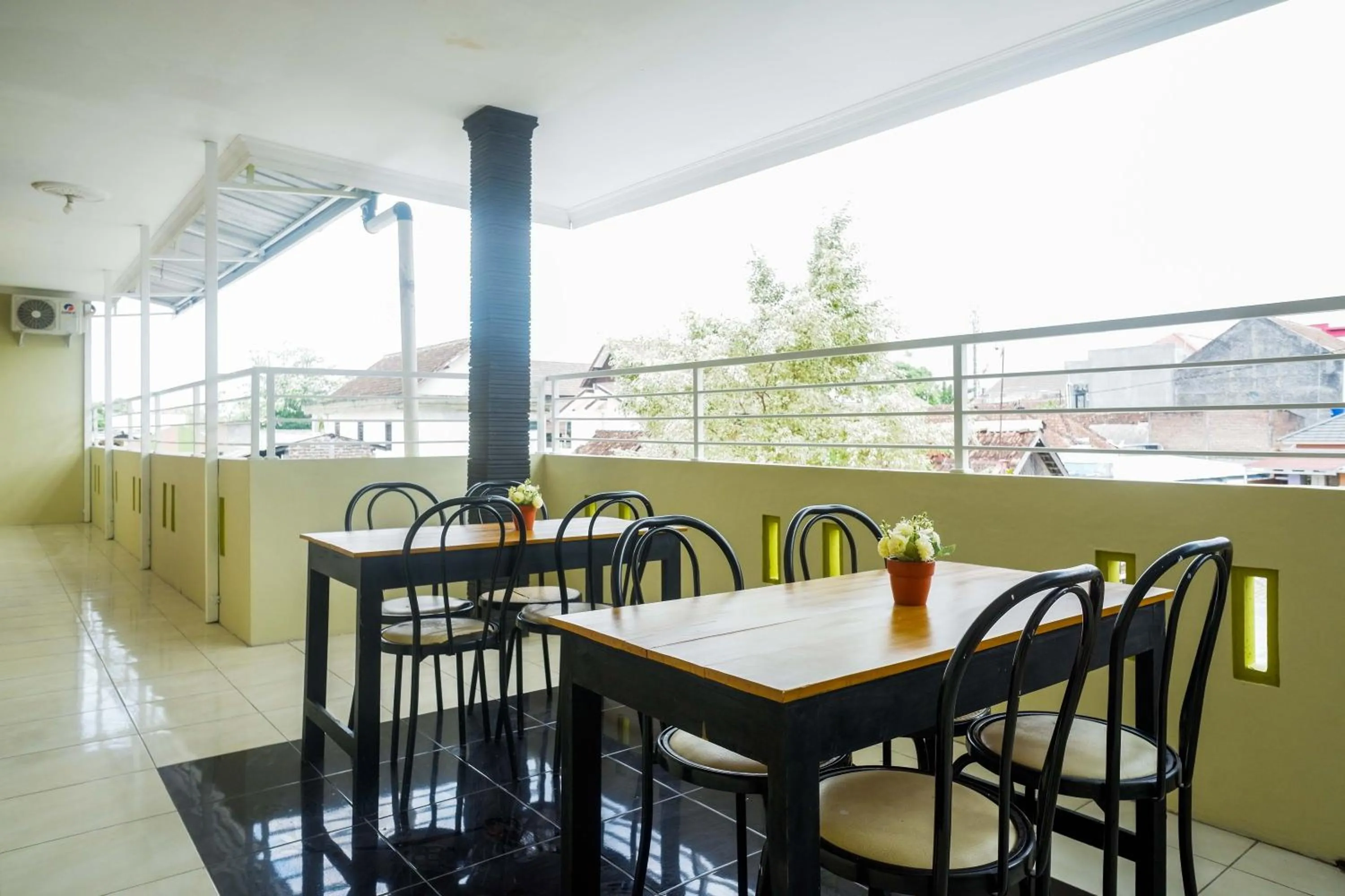 Restaurant/places to eat in RedDoorz at Pakuncen Malioboro Yogyakarta