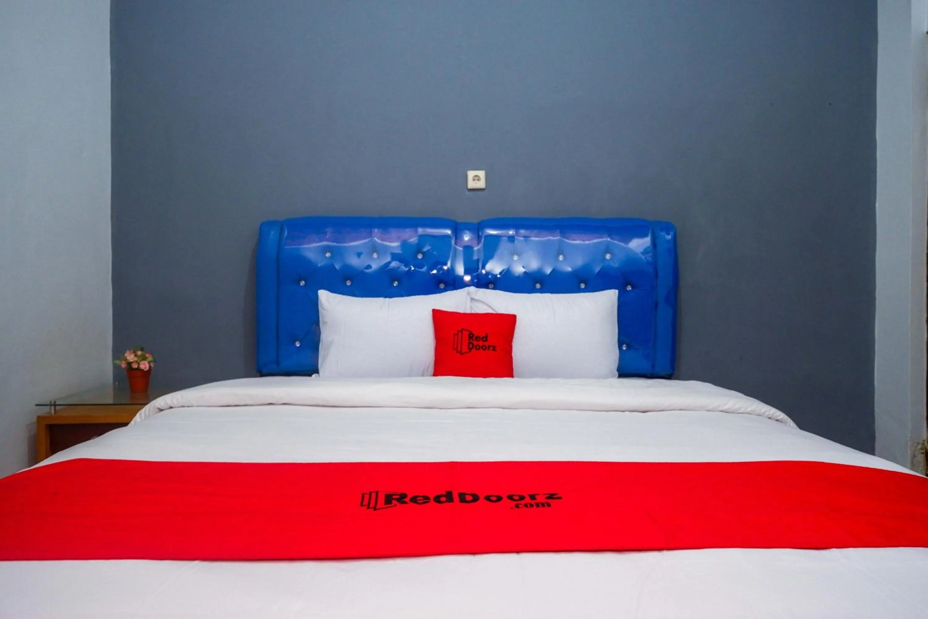 Bedroom, Bed in RedDoorz at Pakuncen Malioboro Yogyakarta