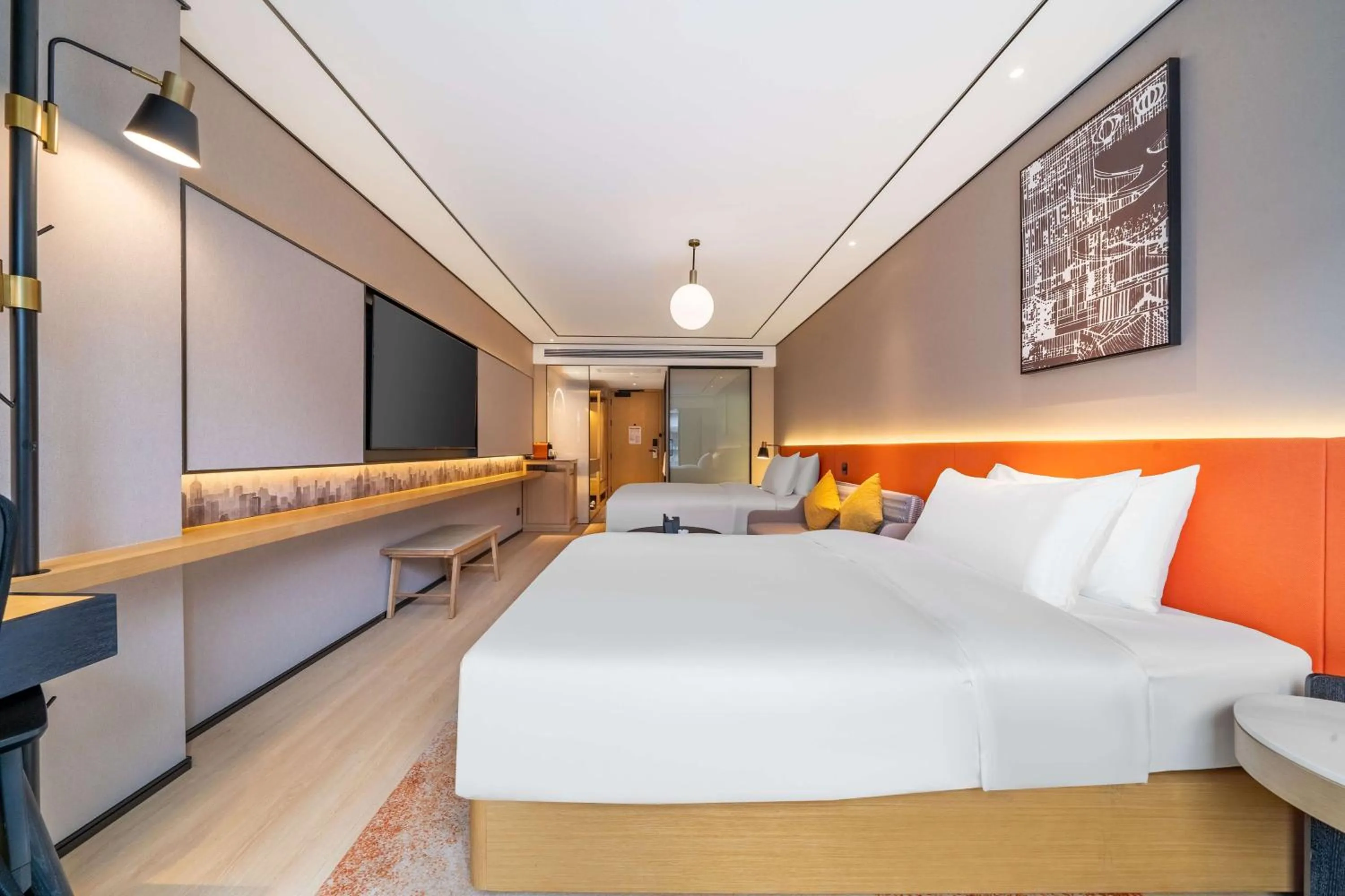 Photo of the whole room, Bed in Hilton Garden Inn Chengdu Kuanzhai Alley