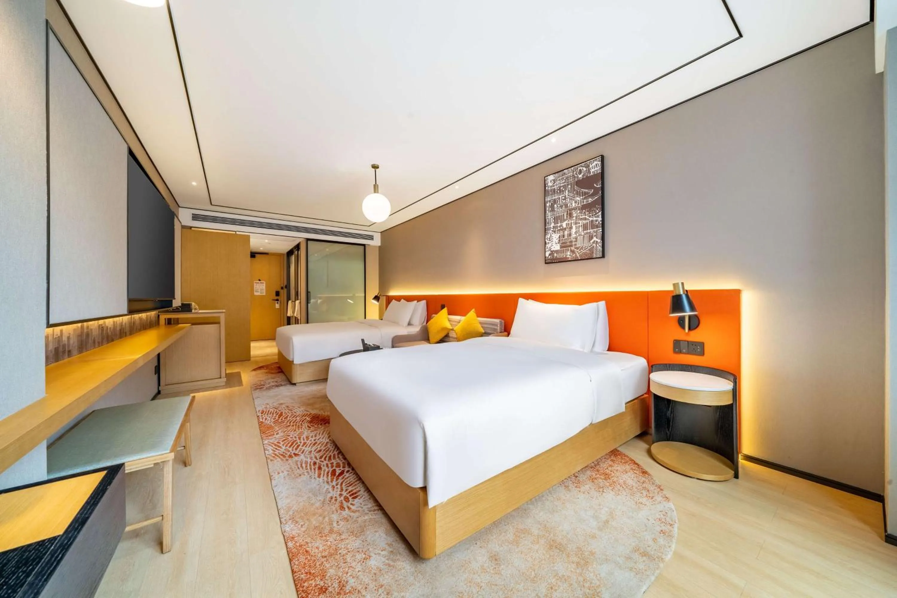 Photo of the whole room, Bed in Hilton Garden Inn Chengdu Kuanzhai Alley