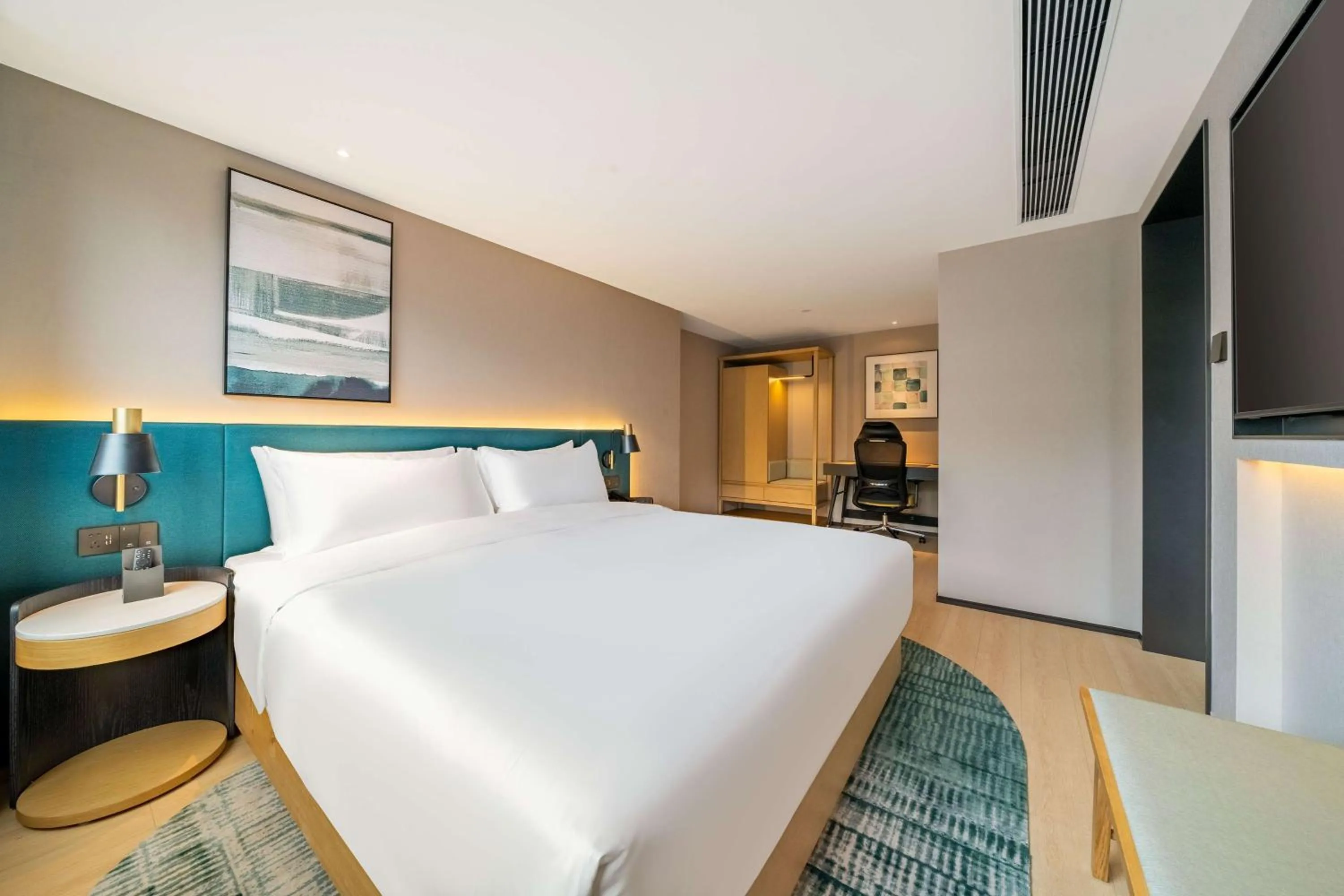 Bedroom, Bed in Hilton Garden Inn Chengdu Kuanzhai Alley