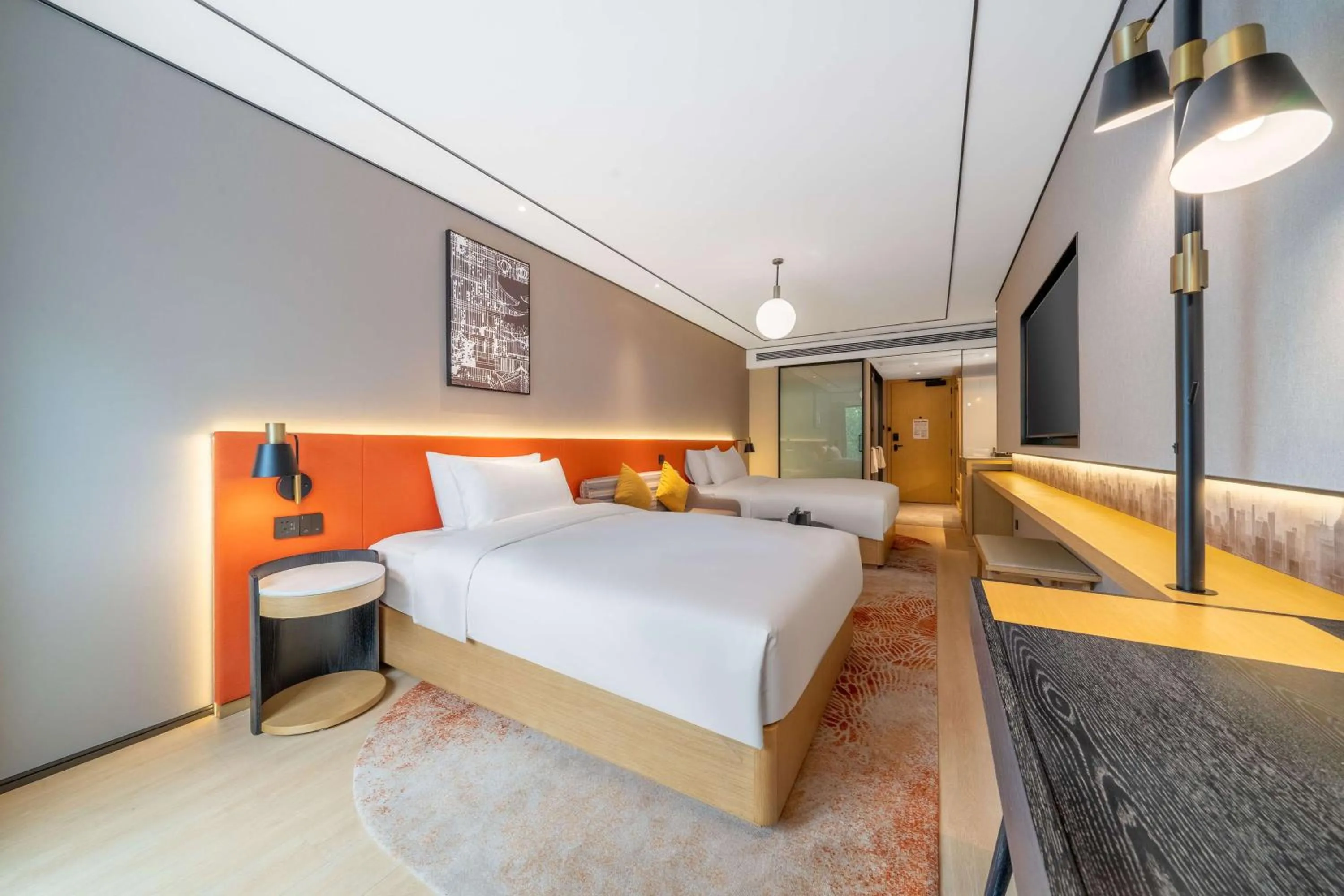 Photo of the whole room, Bed in Hilton Garden Inn Chengdu Kuanzhai Alley