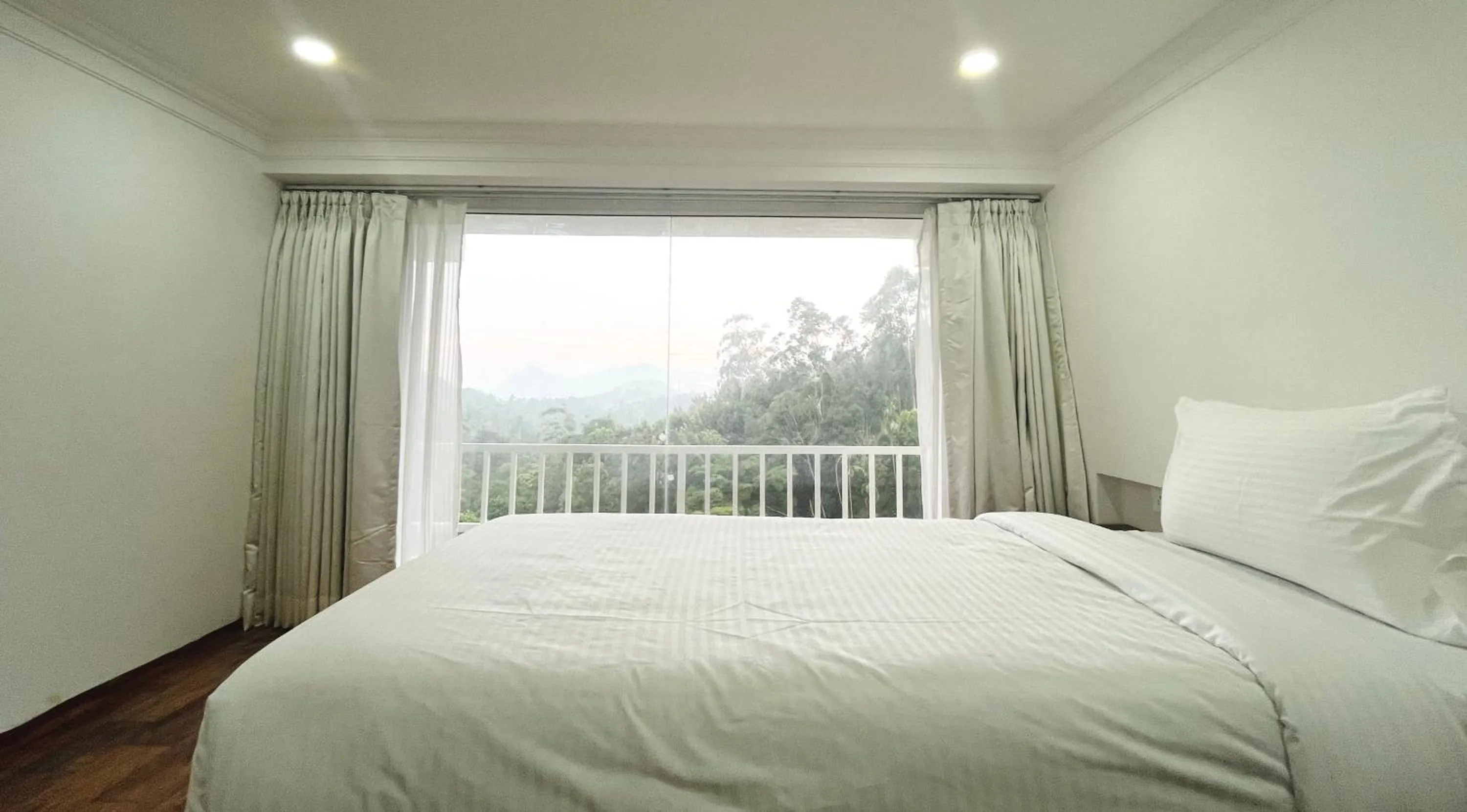 Bed in HOTEL WHITE HOUSE, Munnar