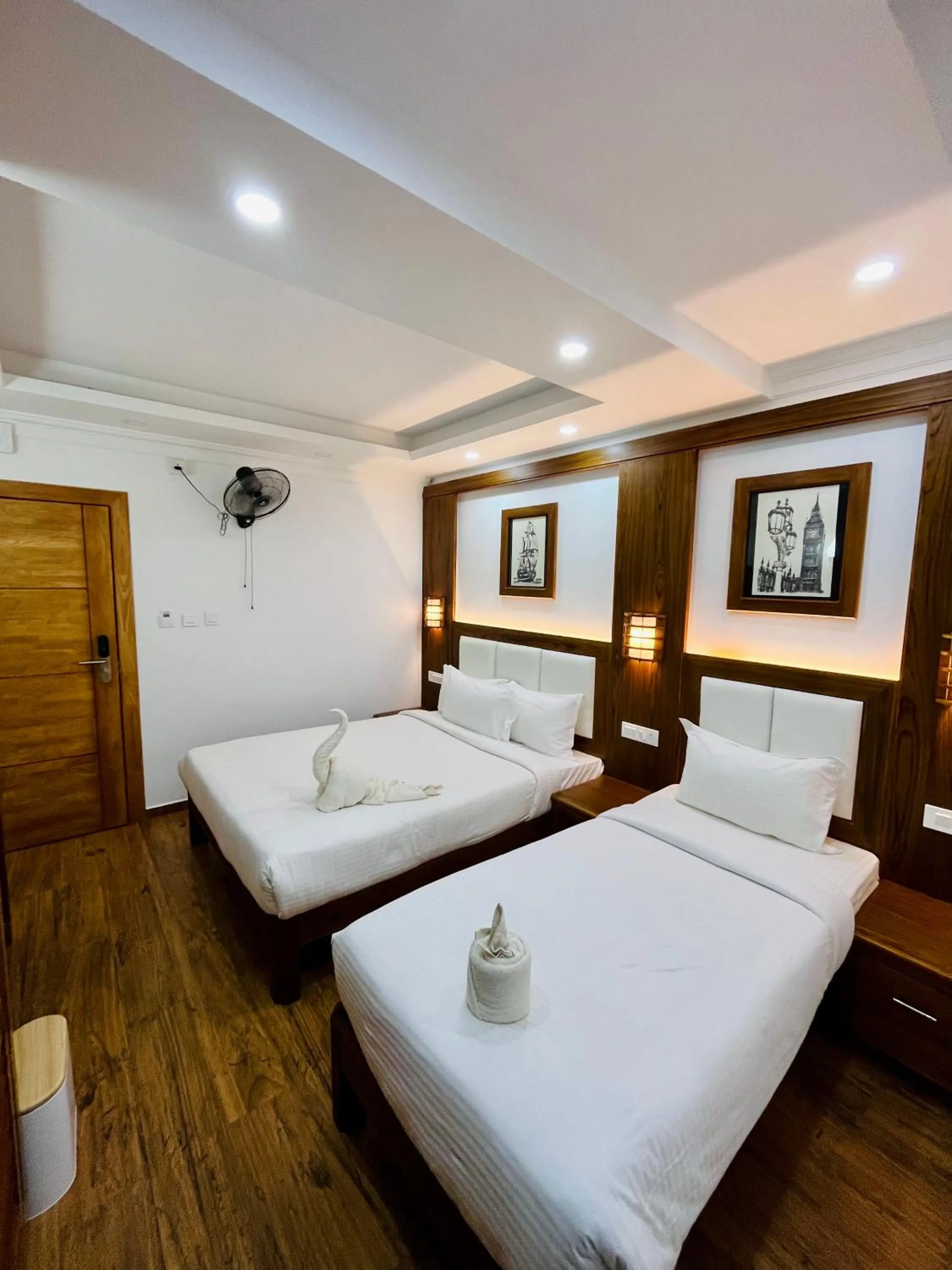 Bed in HOTEL WHITE HOUSE, Munnar