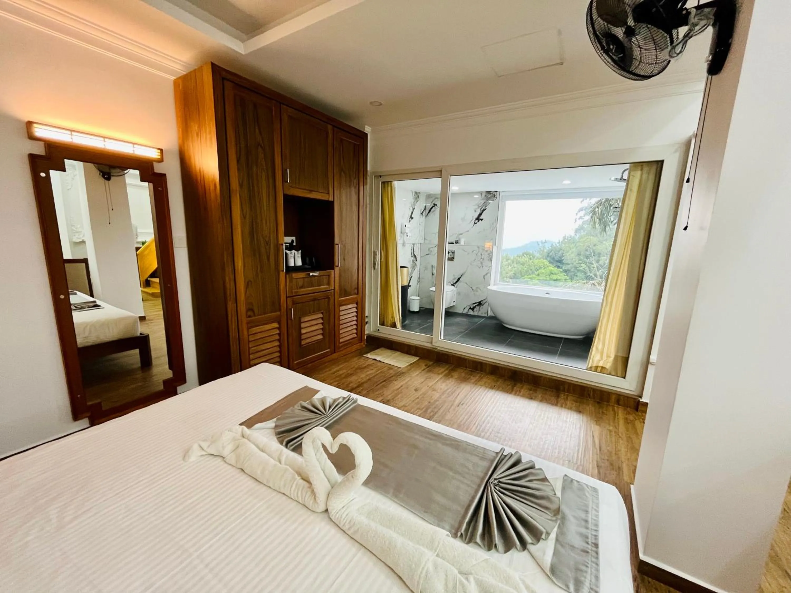 Bed in HOTEL WHITE HOUSE, Munnar