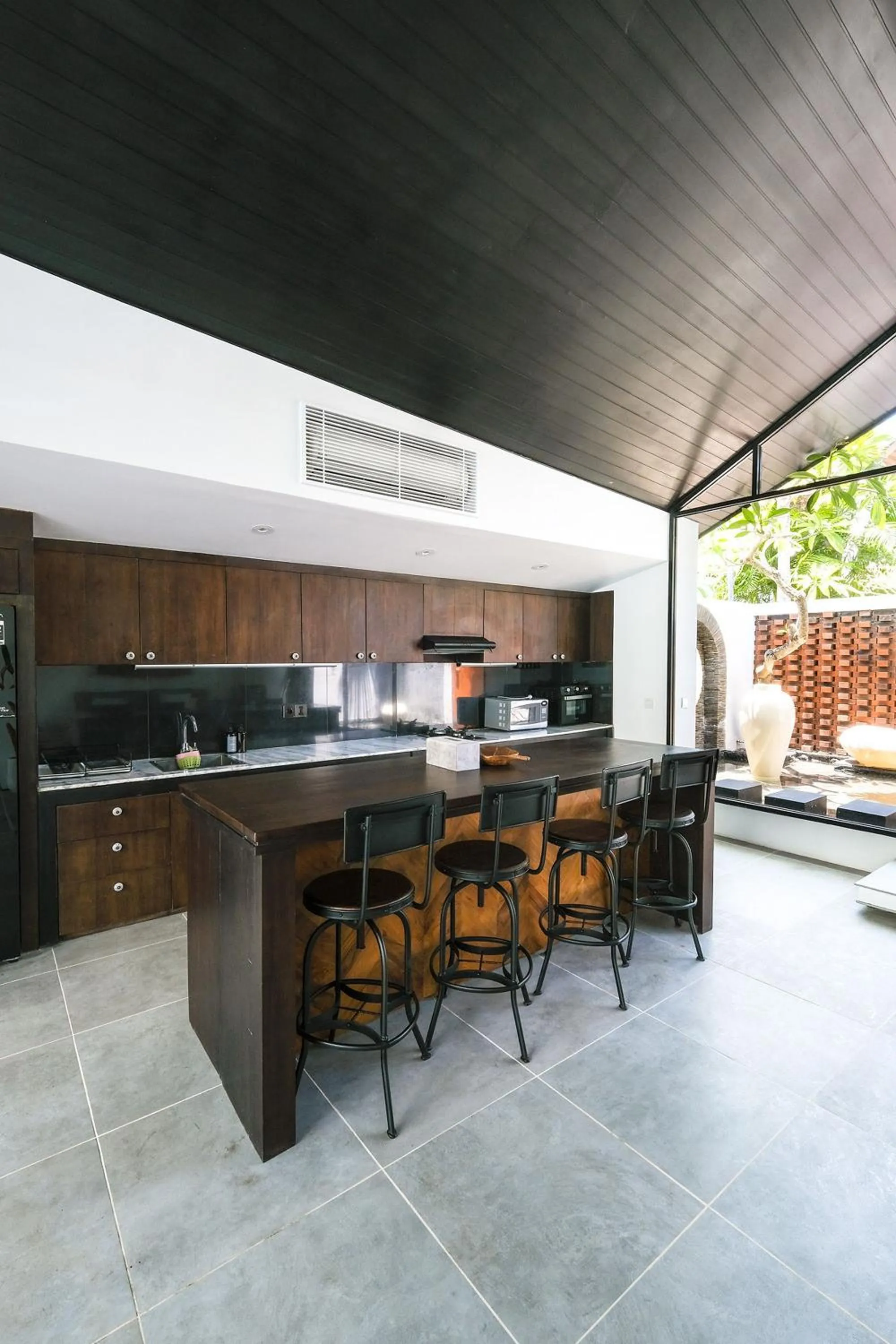 Kitchen or kitchenette in Inara Villa