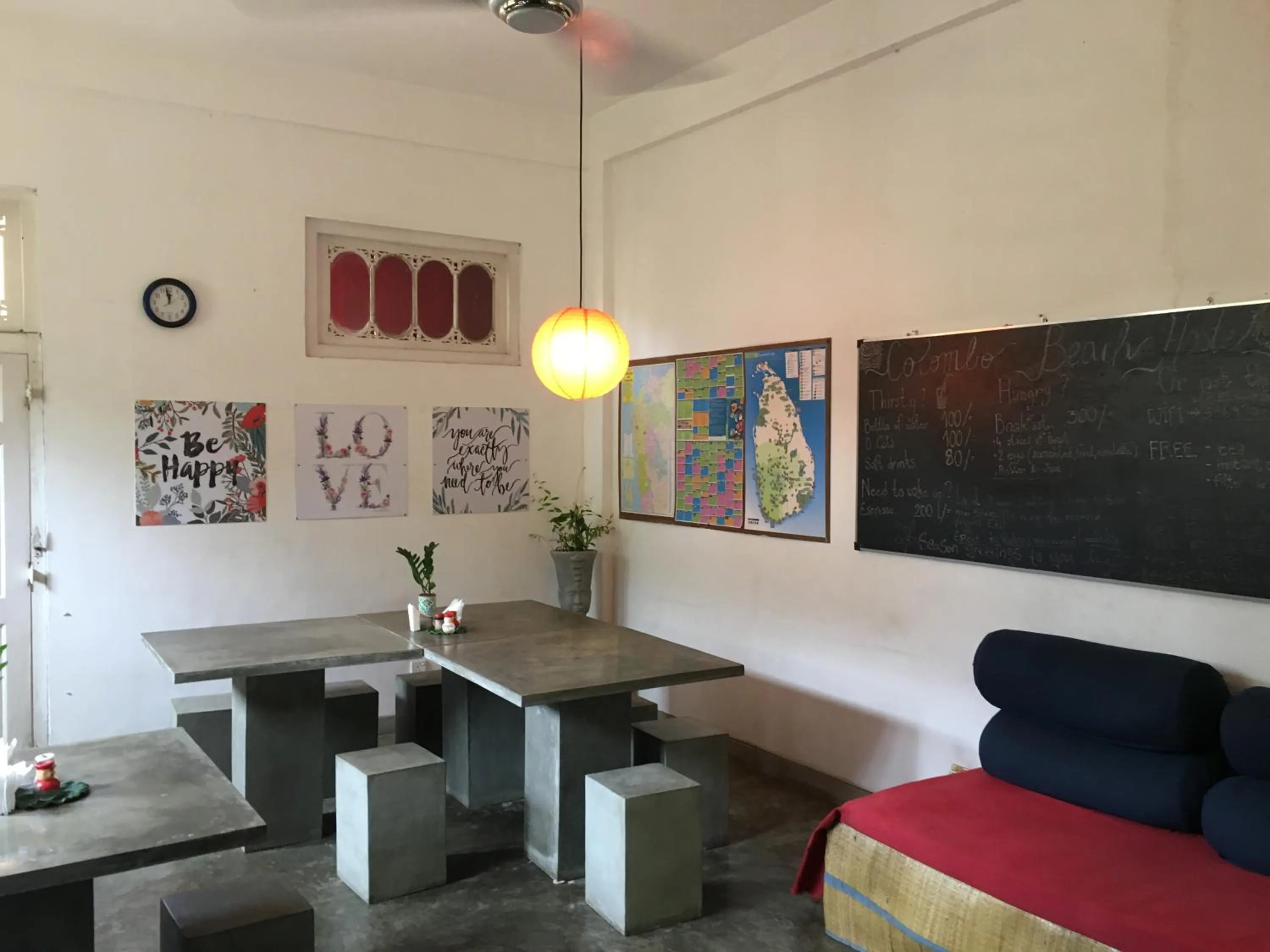 Communal lounge/ TV room in Colombo Beach Hostel