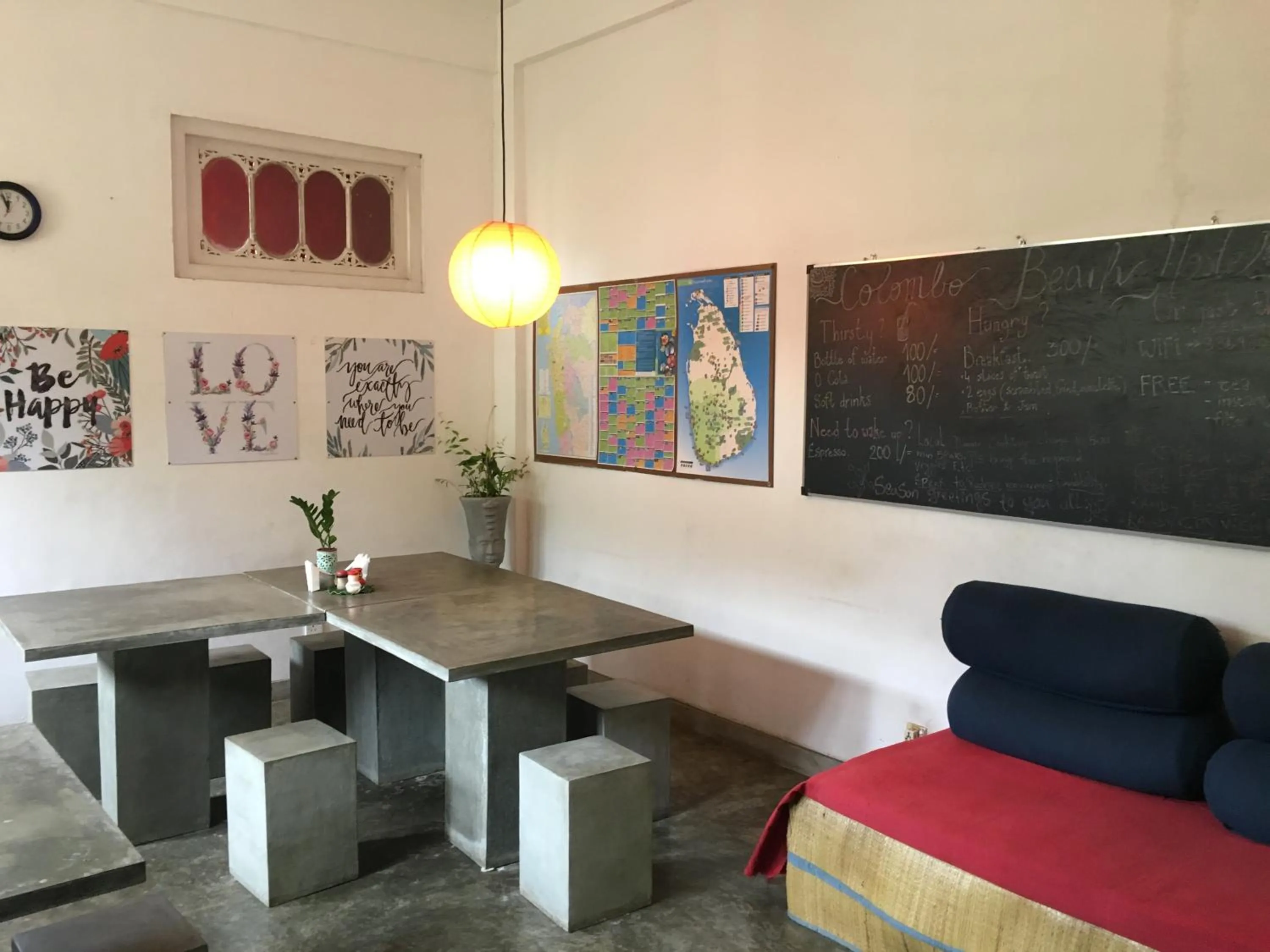 Communal lounge/ TV room in Colombo Beach Hostel