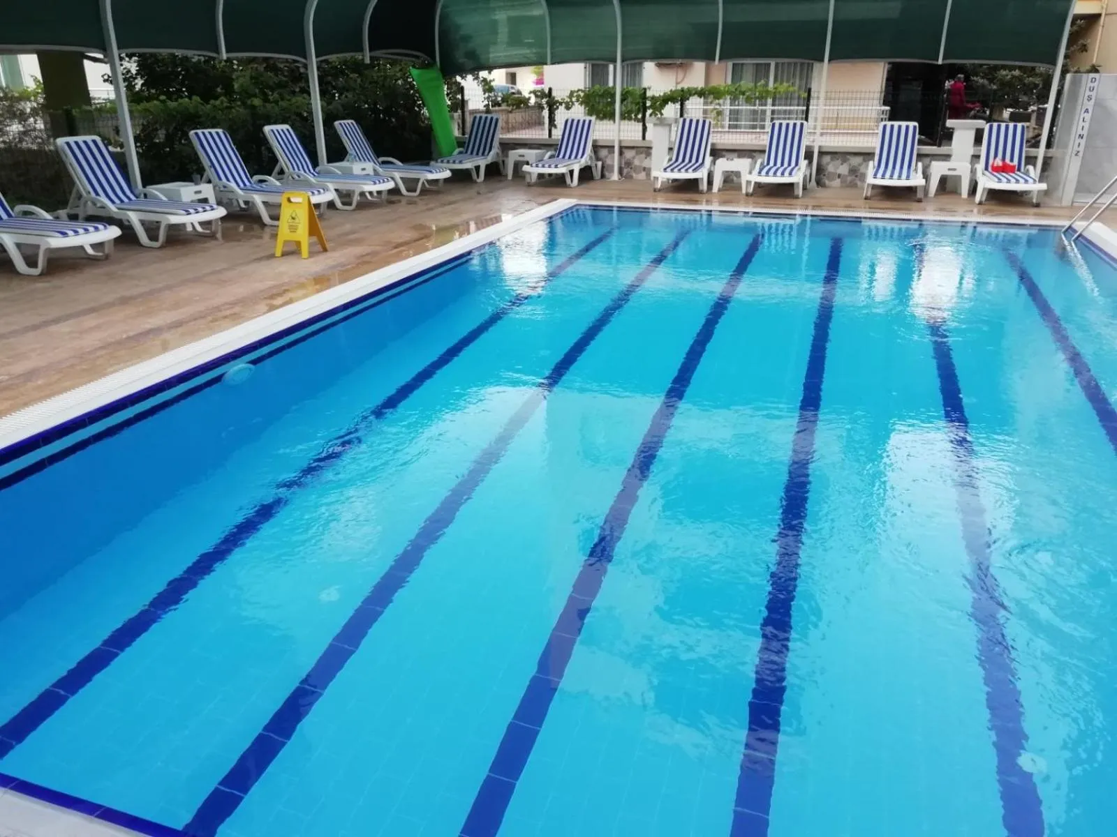 Swimming pool in Akdeniz Yaşam Otel