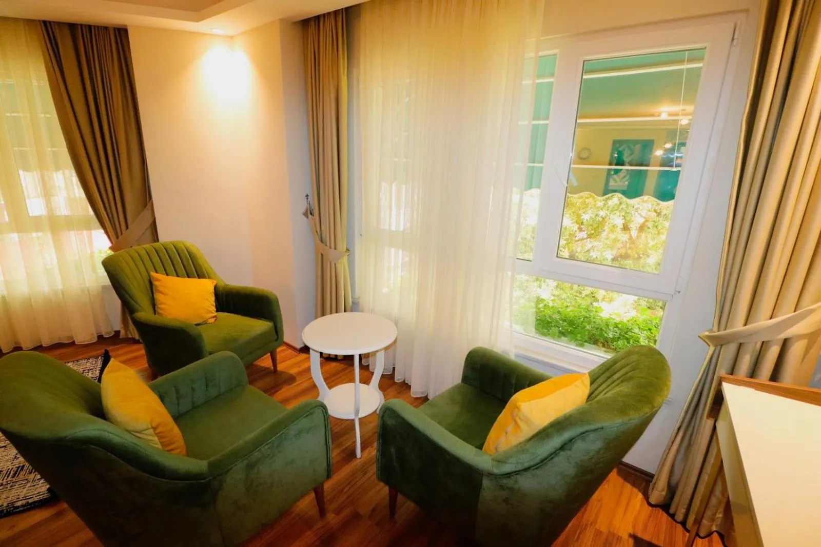 Seating area in Grand Luxury