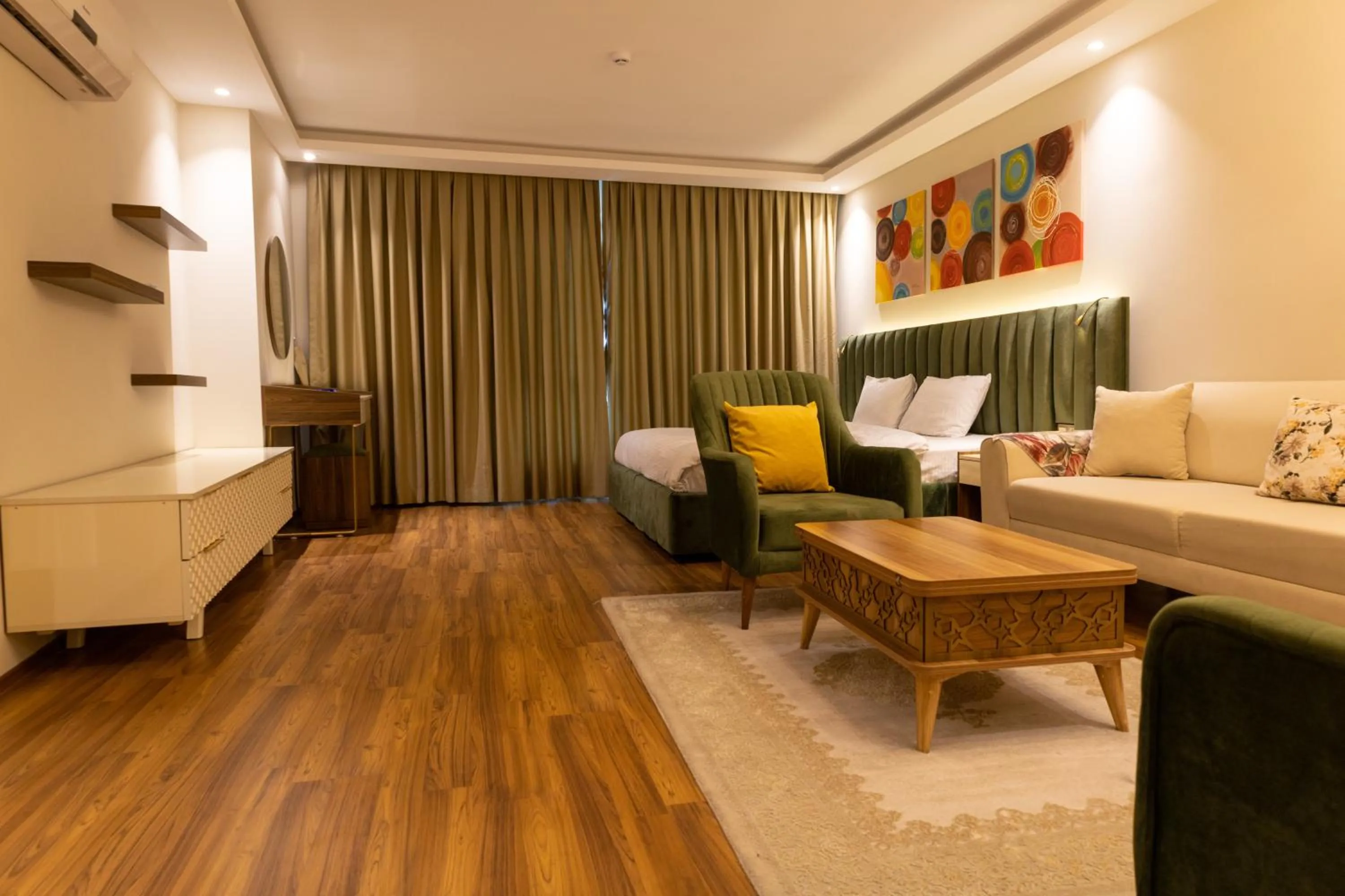 Seating area in Grand Luxury