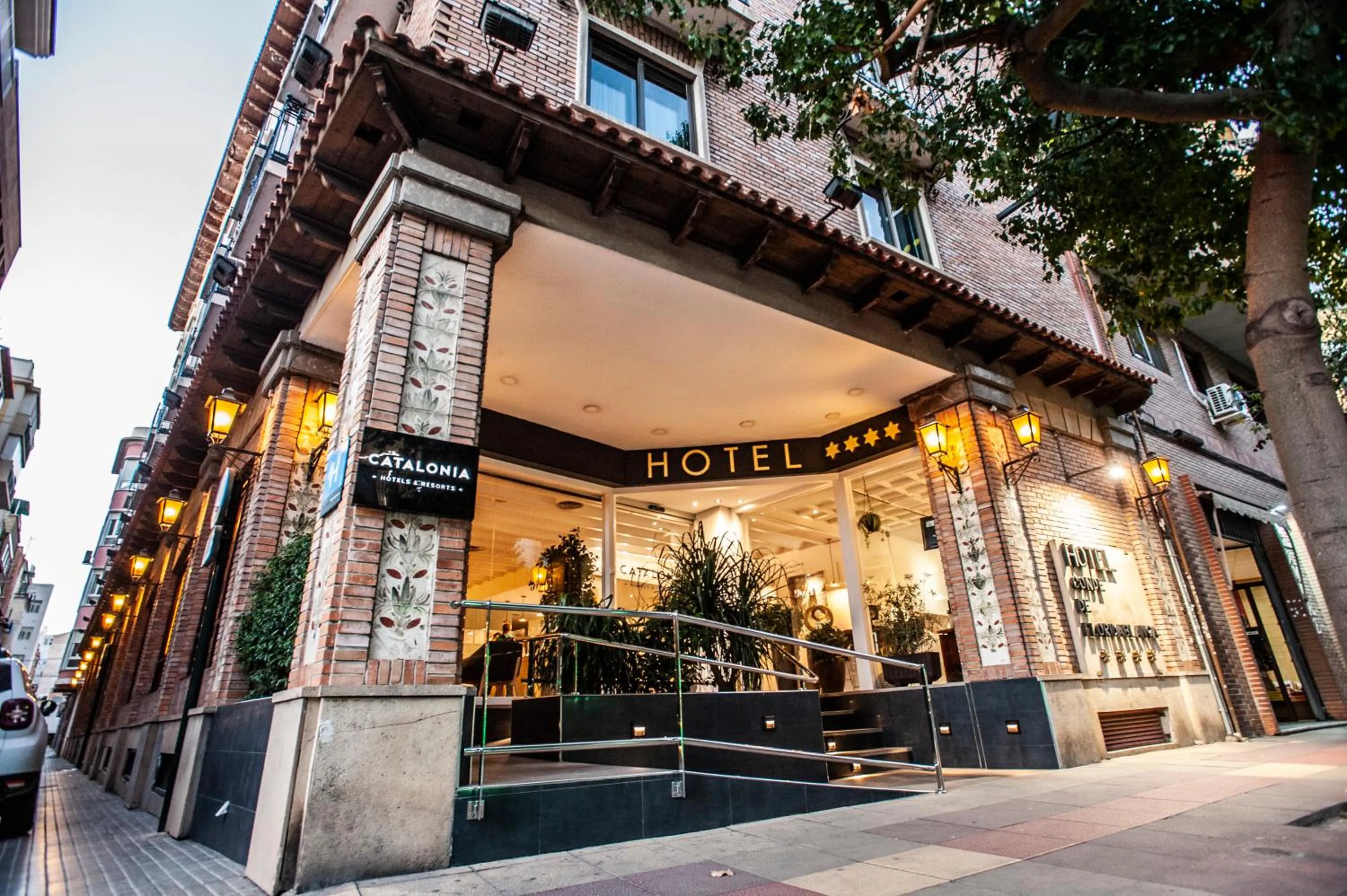 Facade/entrance in Catalonia Conde de Floridablanca