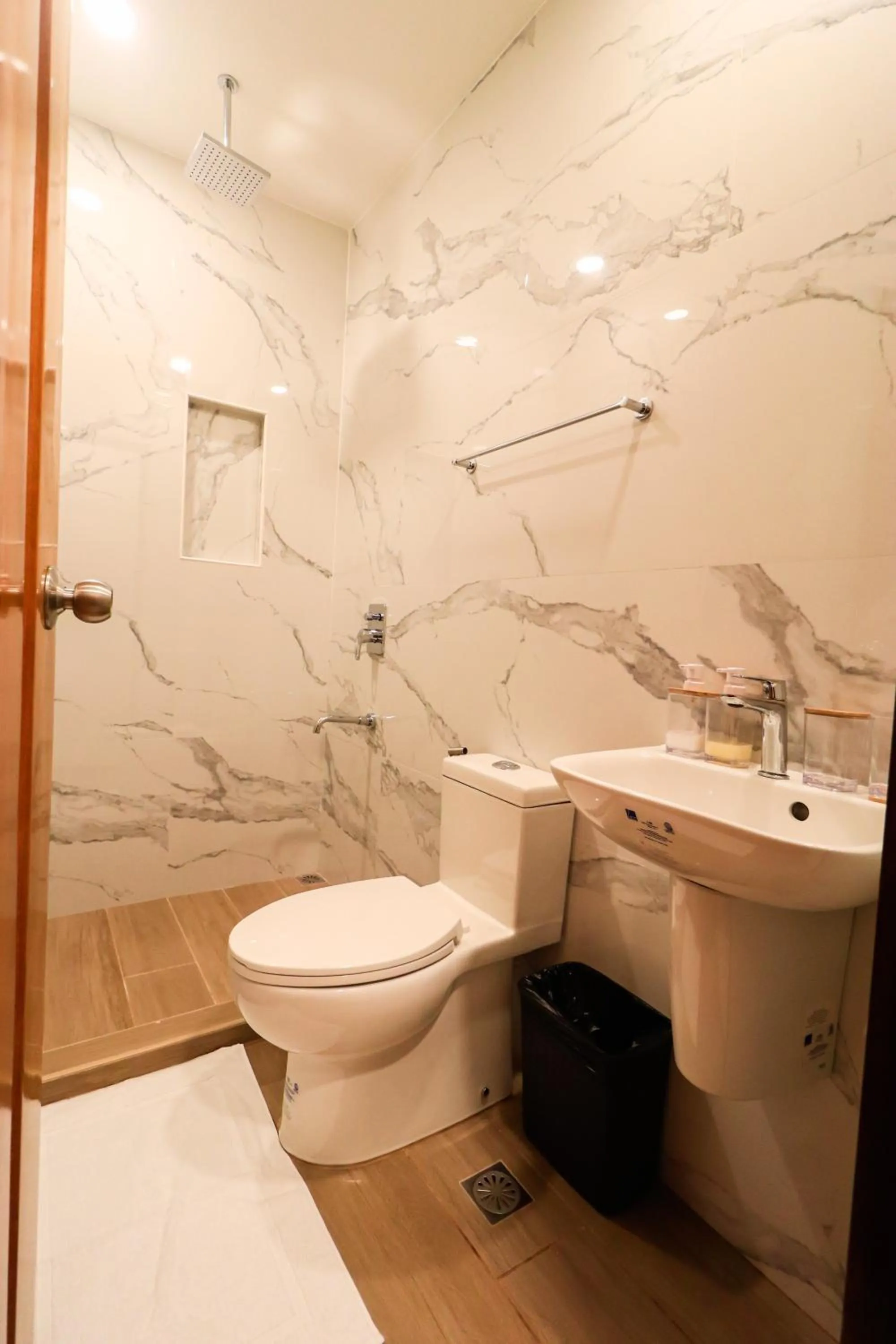 Toilet in Josefina's Tourist Inn