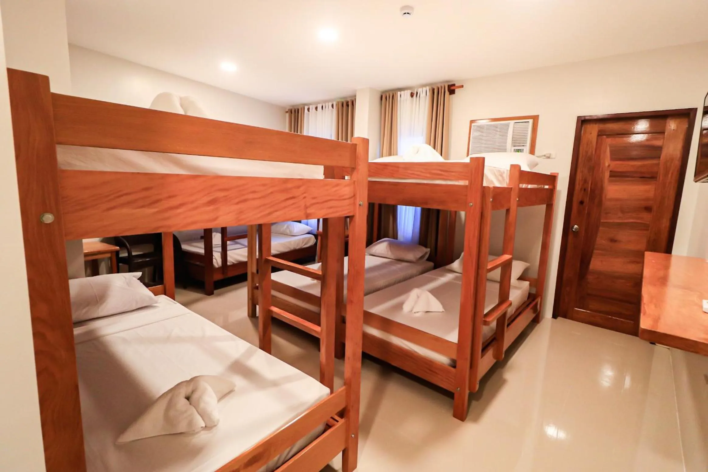 bunk bed, Bed in Josefina's Tourist Inn