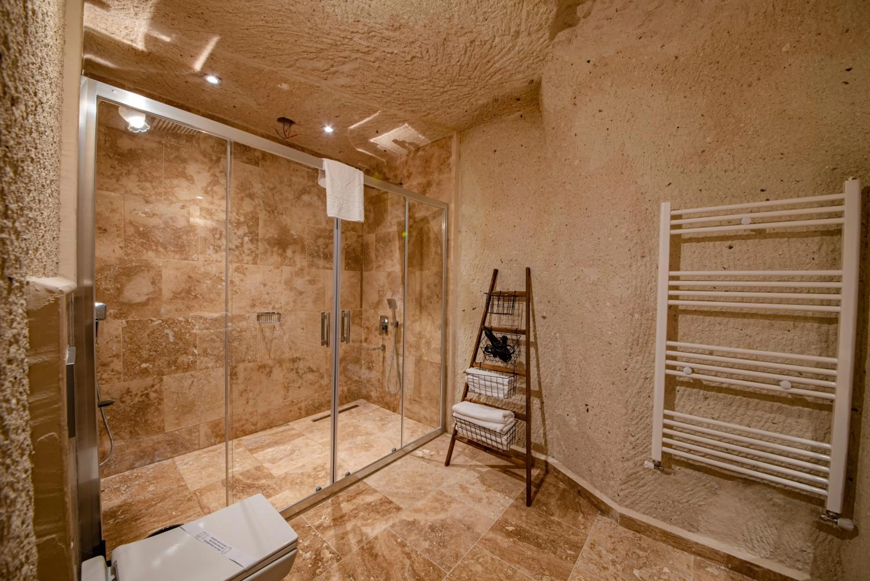 Shower in FARMER CAVE HOUSE