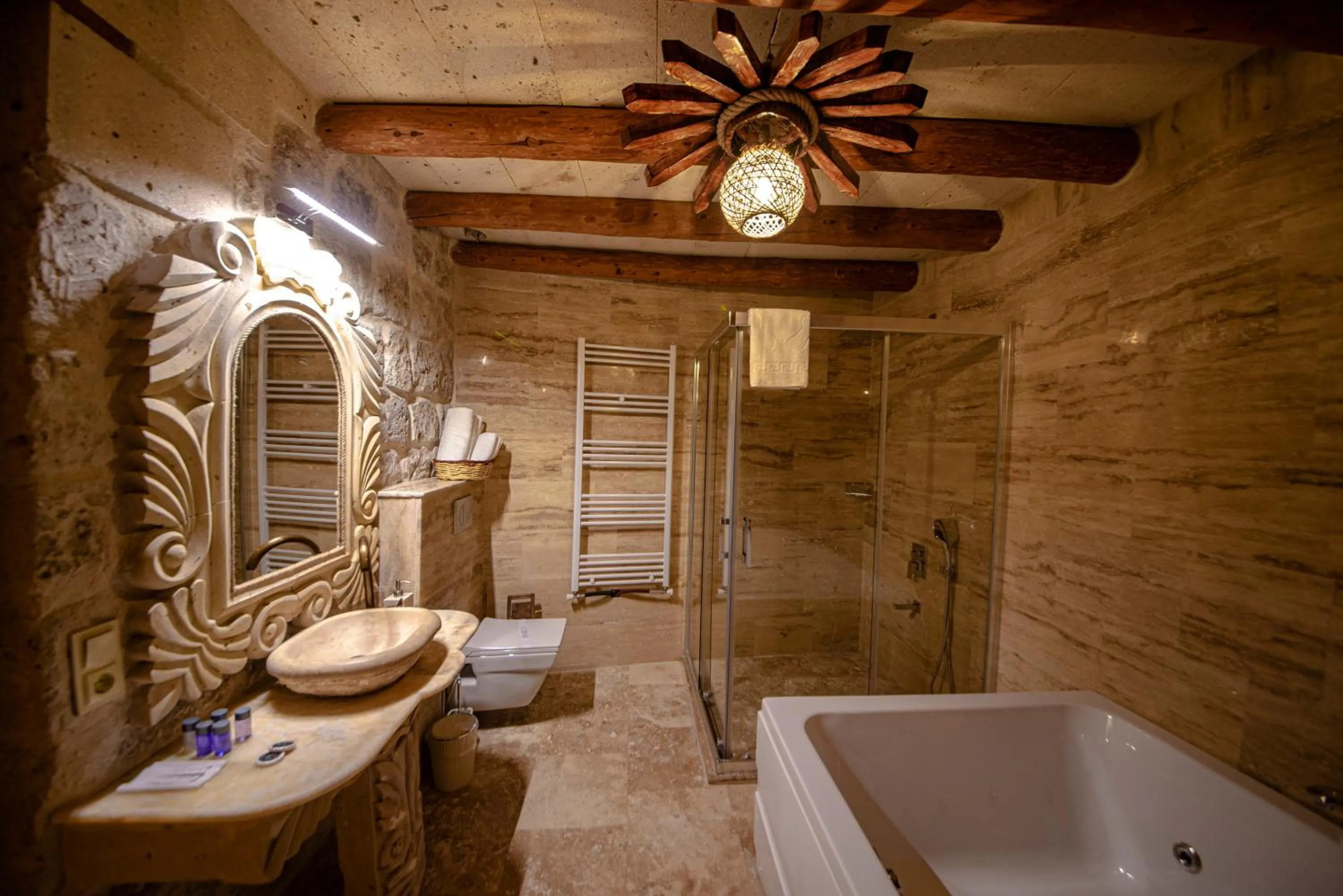 Shower in FARMER CAVE HOUSE