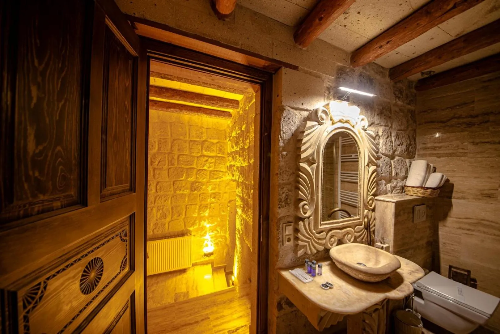 Toilet in FARMER CAVE HOUSE