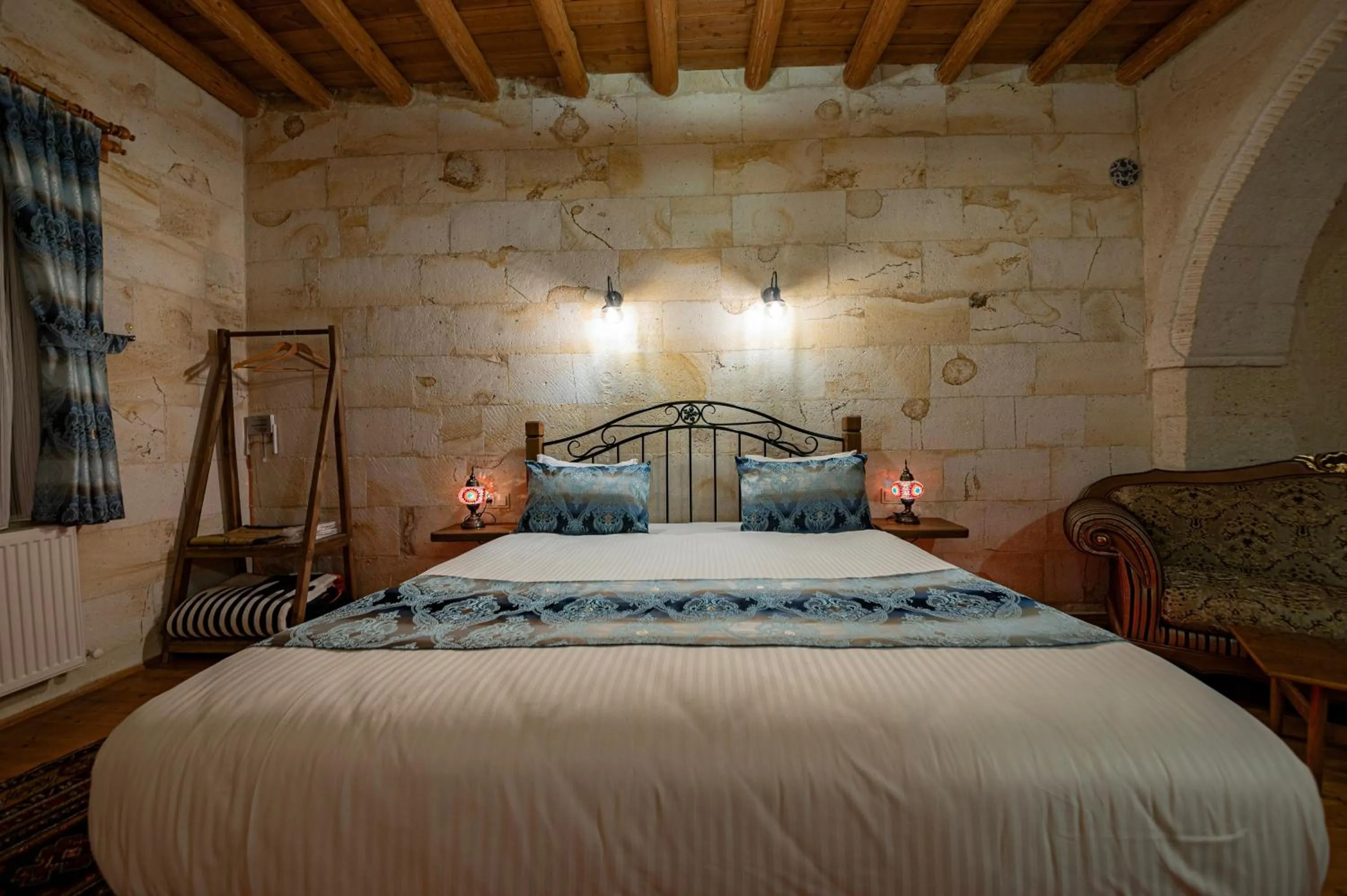 Bed in FARMER CAVE HOUSE