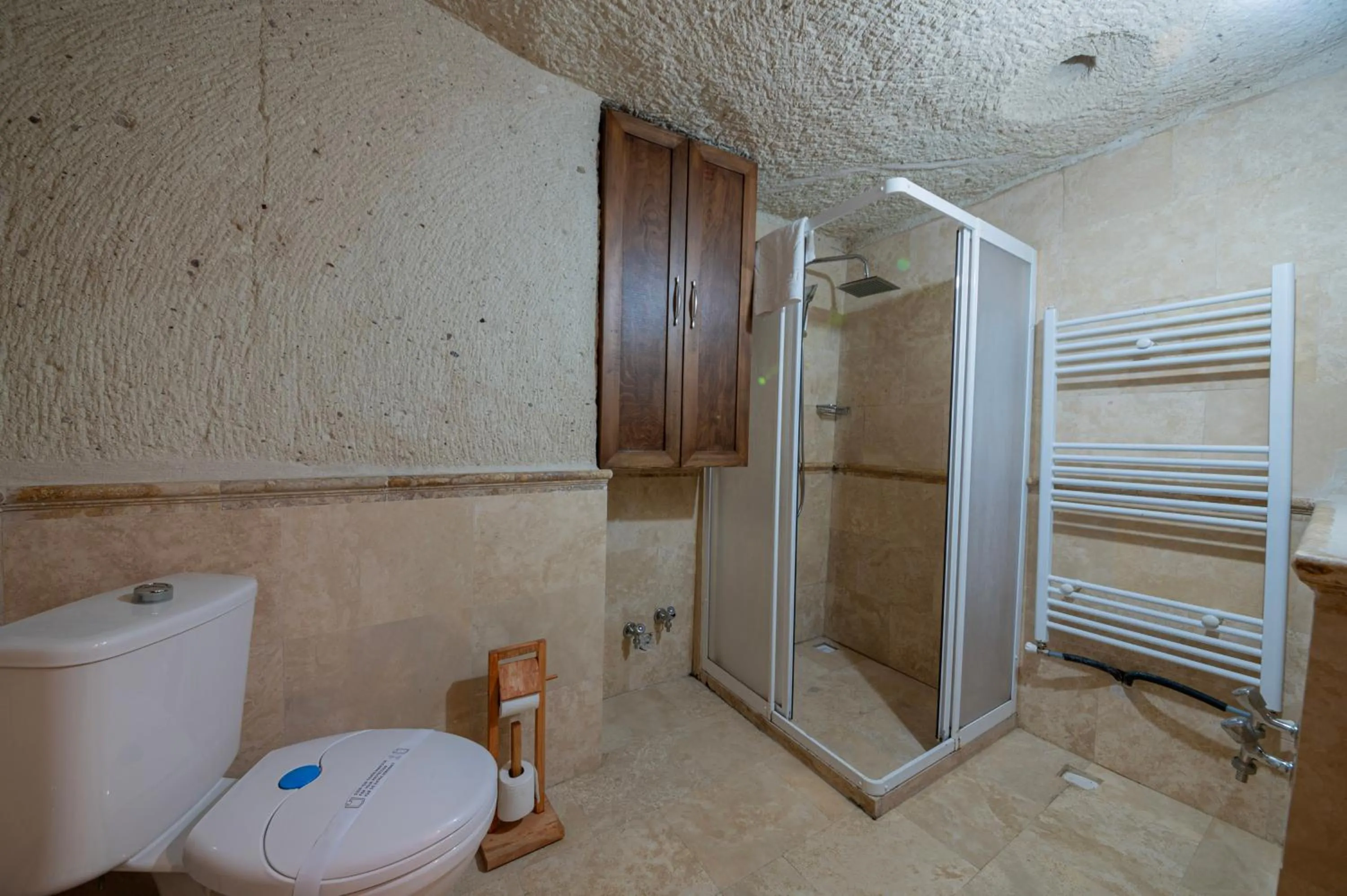 Shower in FARMER CAVE HOUSE