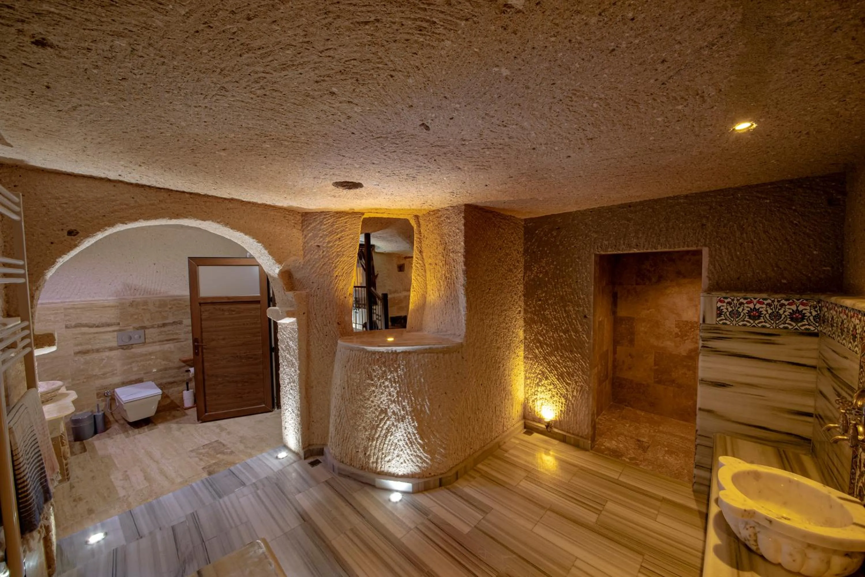 Toilet in FARMER CAVE HOUSE
