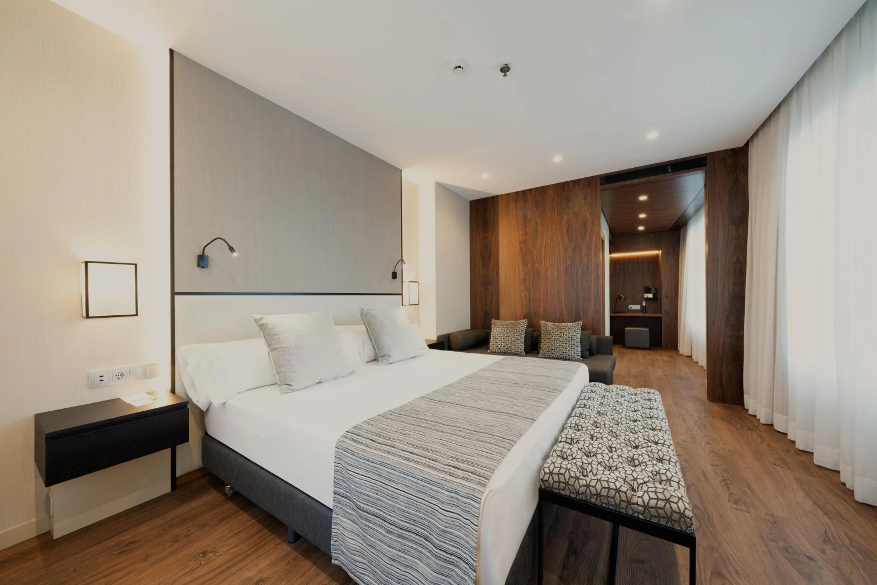 Photo of the whole room, Bed in Catalonia Barcelona Plaza