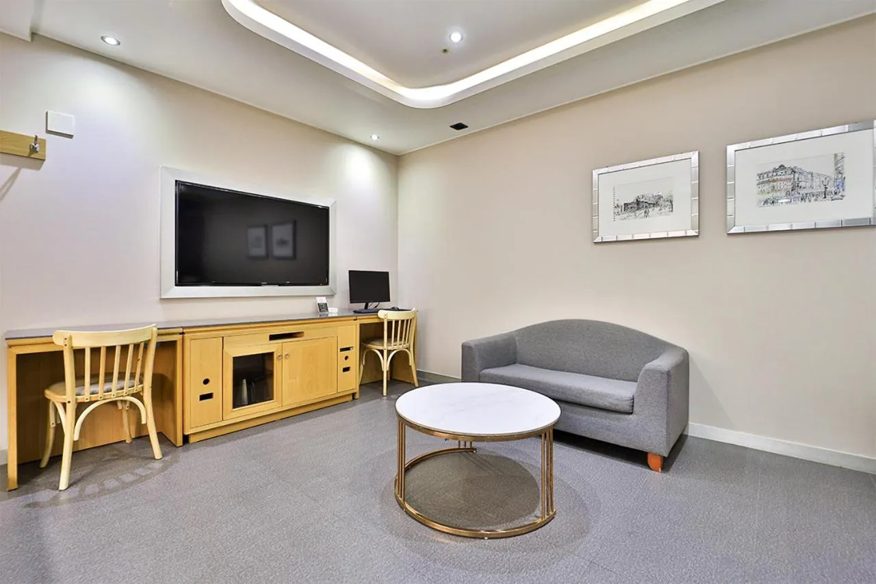 Seating area in Seomyeon IB Hotel