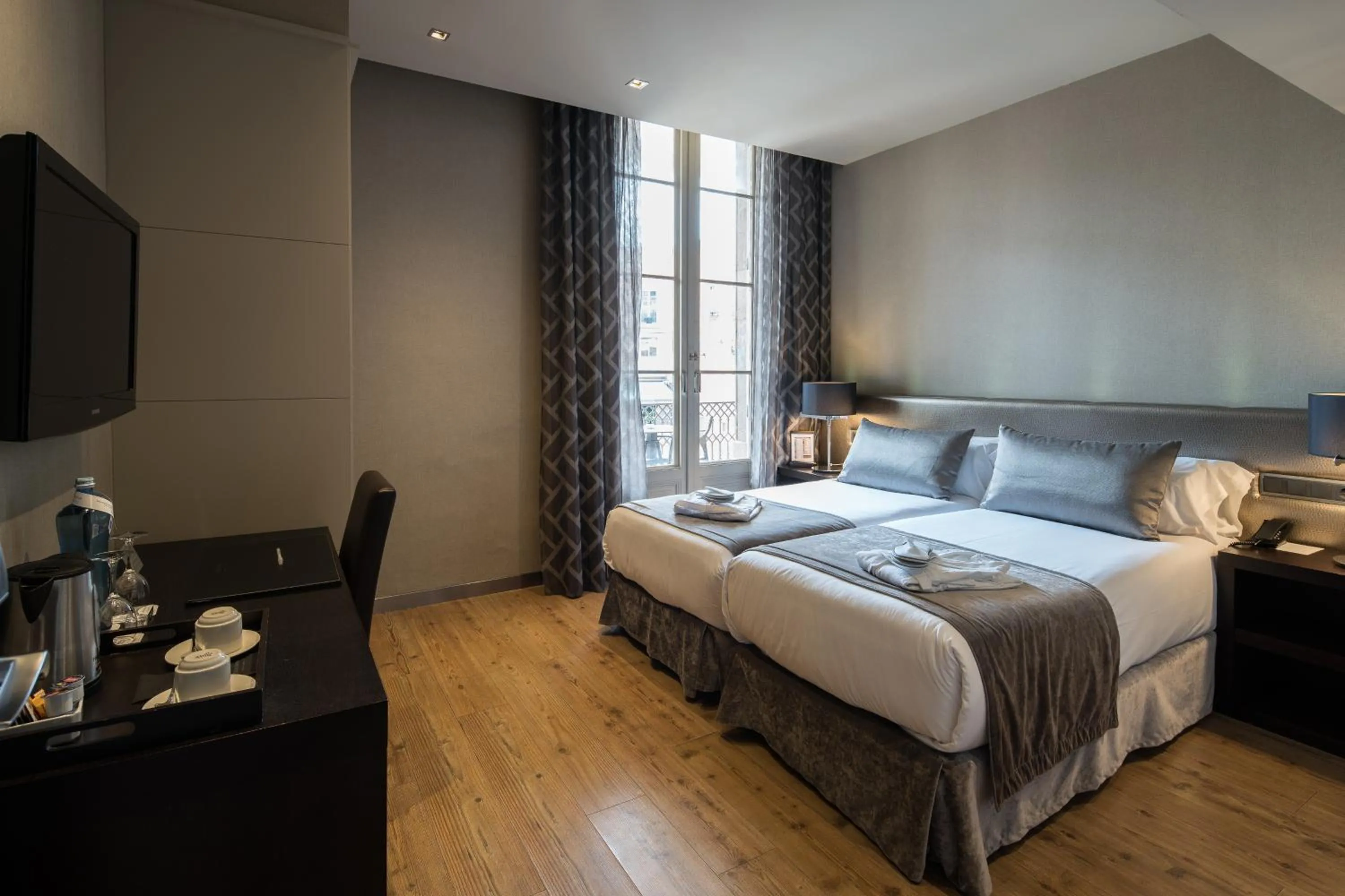 Photo of the whole room, Bed in Catalonia Portal de l'Angel